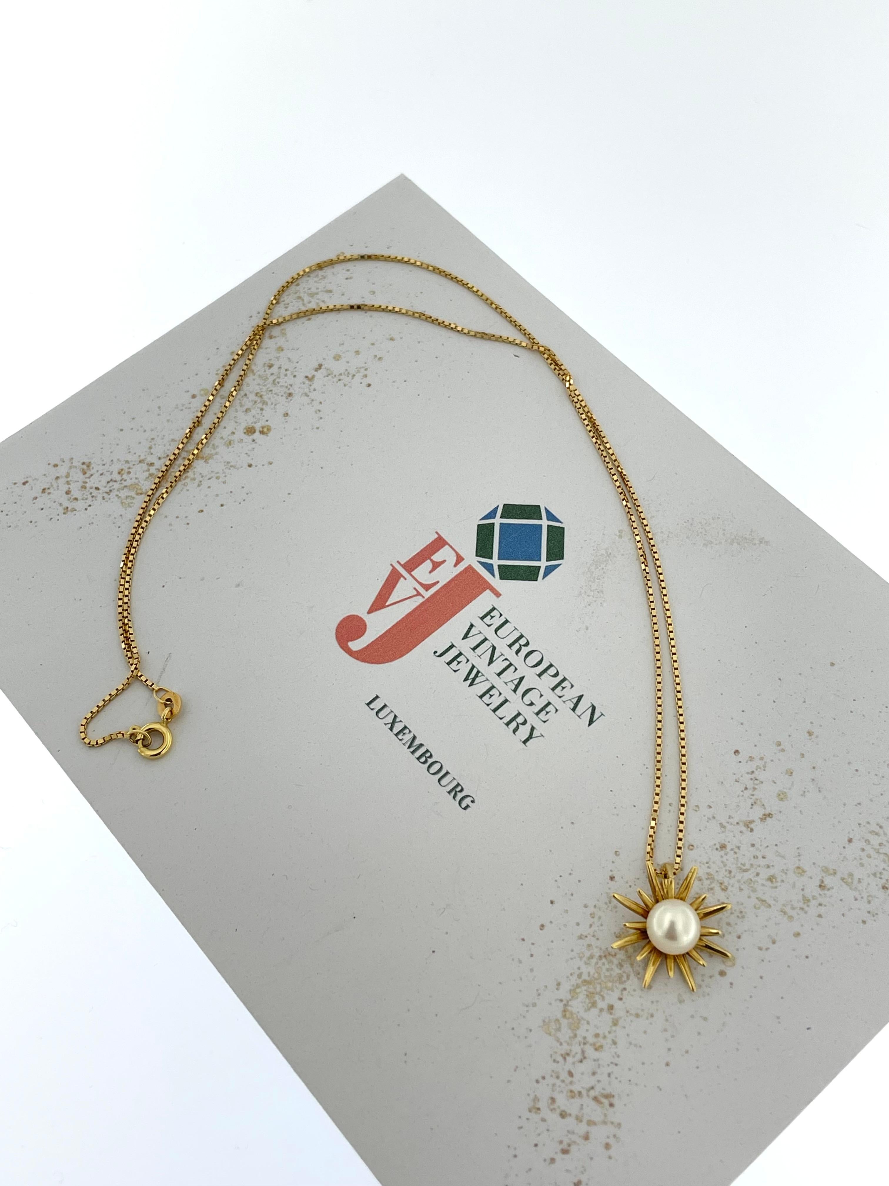 Italian Yellow Gold Necklace Snowflake Pearl Pendant For Sale 3