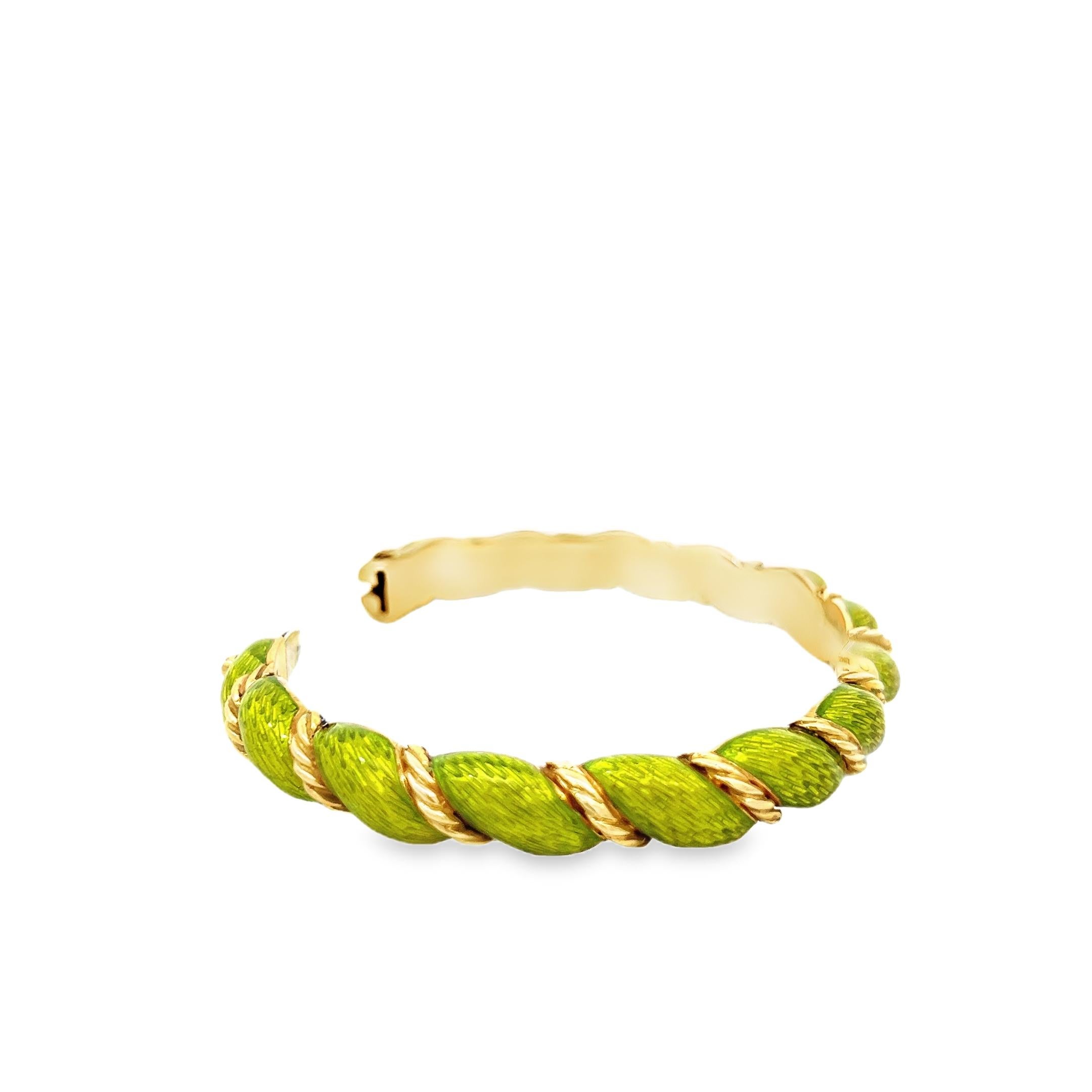 Bracelet italien en or jaune et émail paillonné Excellent état - En vente à Beverly Hills, CA