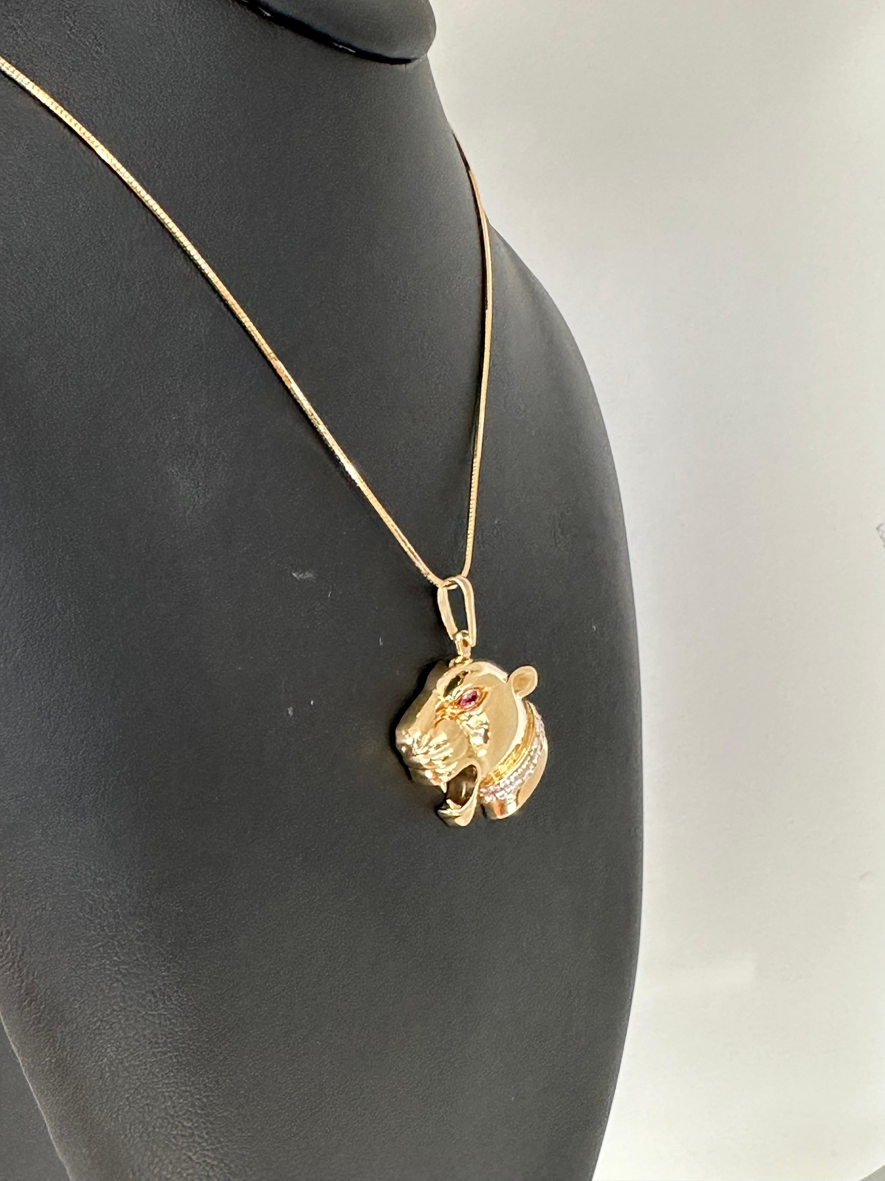 Pendentif tête de panthère italienne en or jaune avec diamants et rubis Unisexe en vente