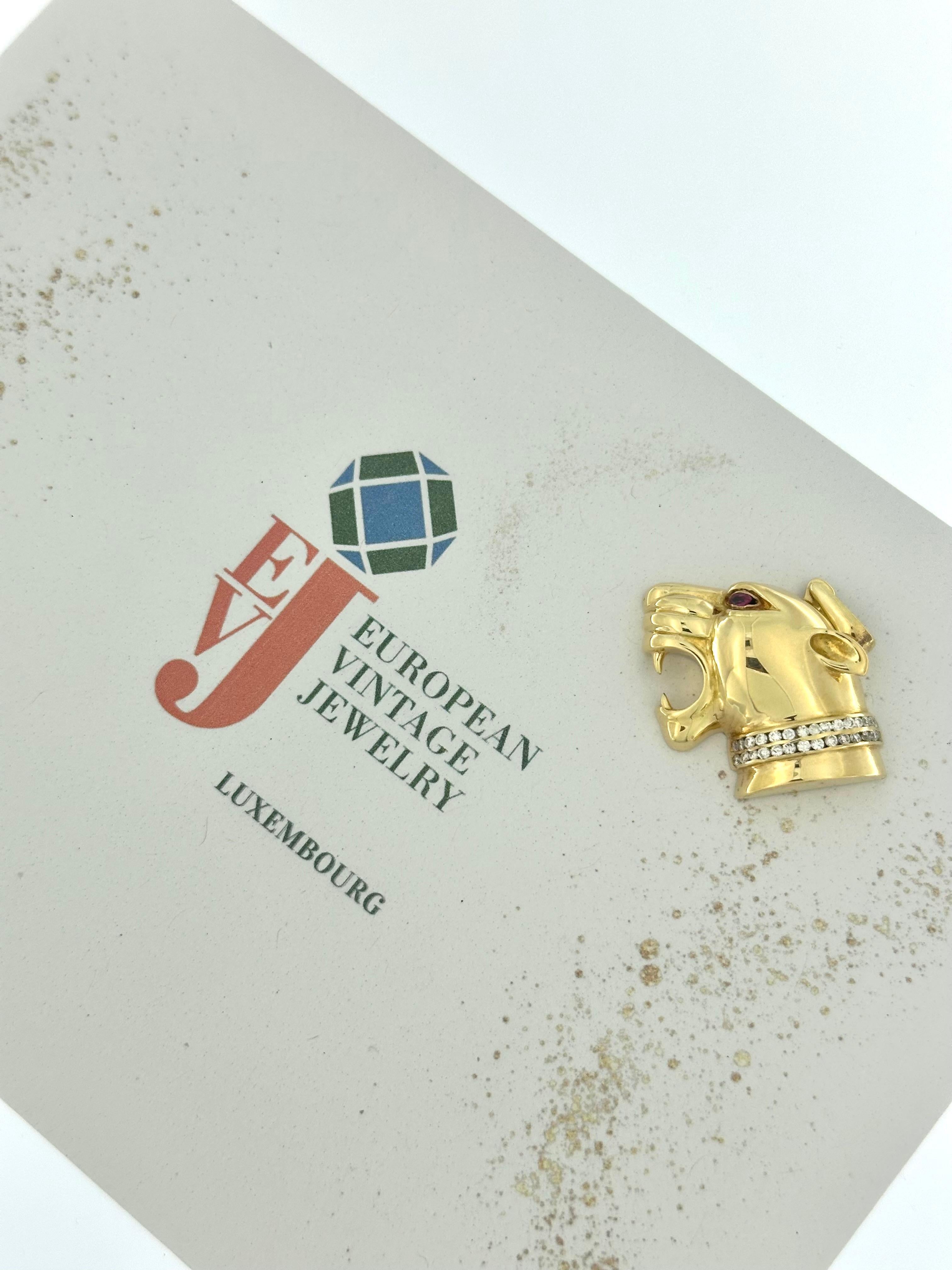 Pendentif tête de panthère italienne en or jaune avec diamants et rubis en vente 2