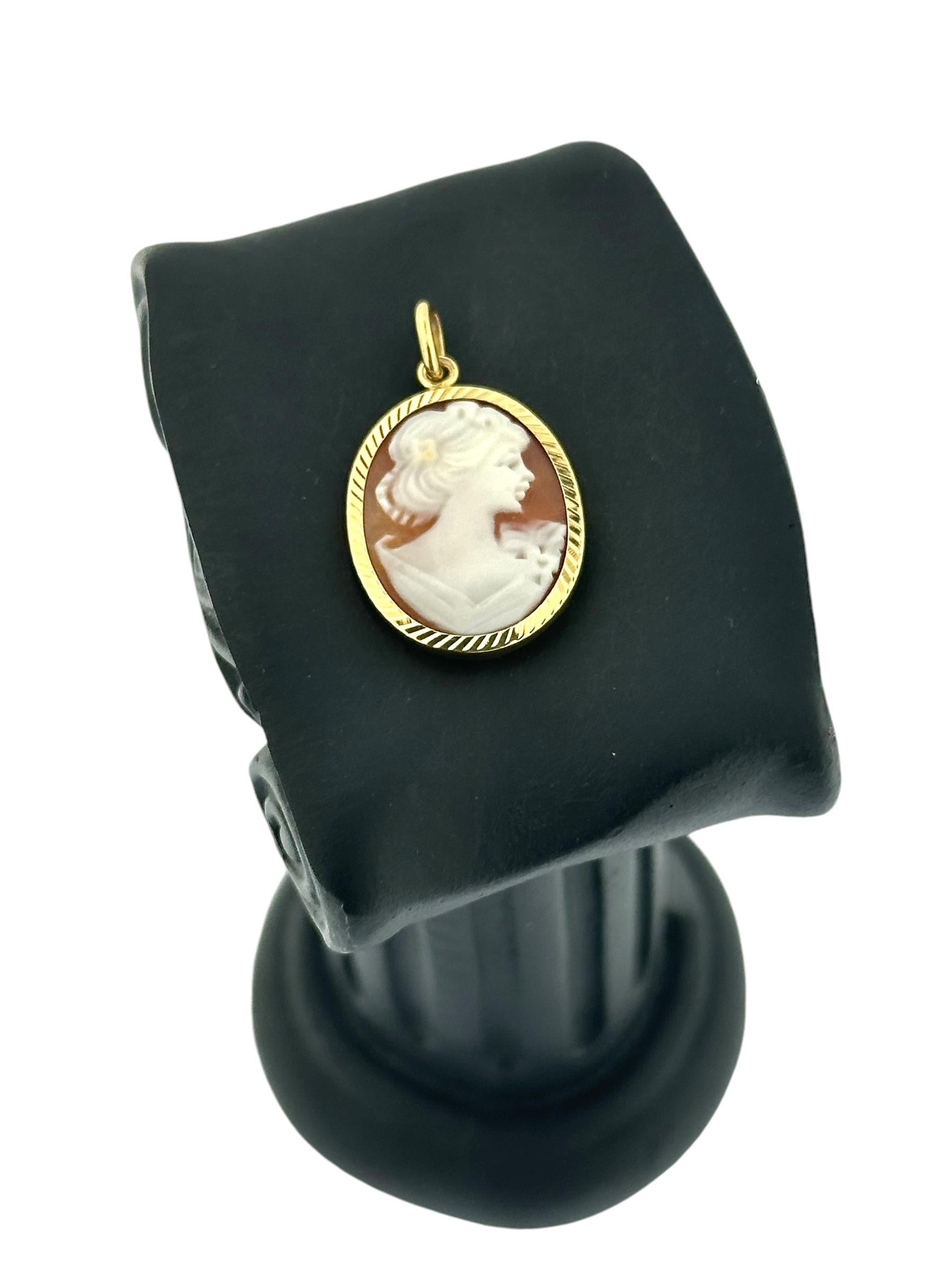 Artisan Italian Yellow Gold Pendant with Cameo For Sale