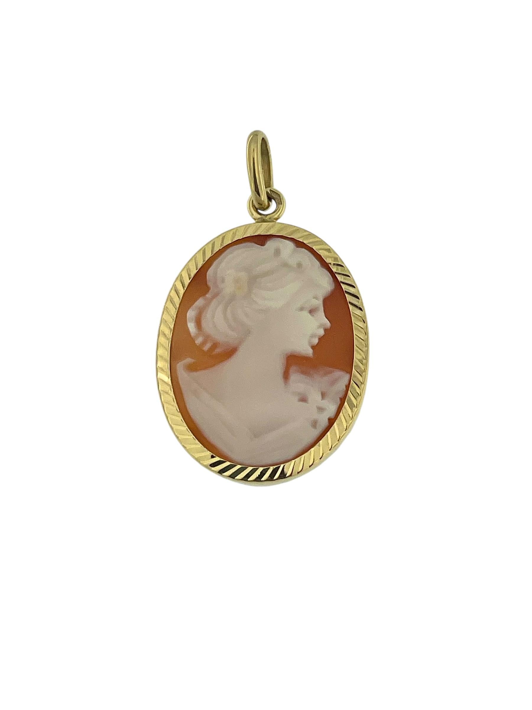 Women's or Men's Italian Yellow Gold Pendant with Cameo For Sale