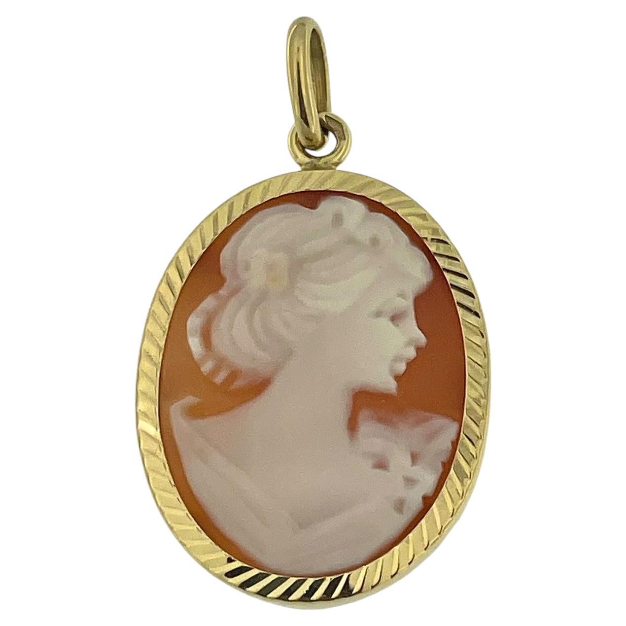 Italian Yellow Gold Pendant with Cameo For Sale