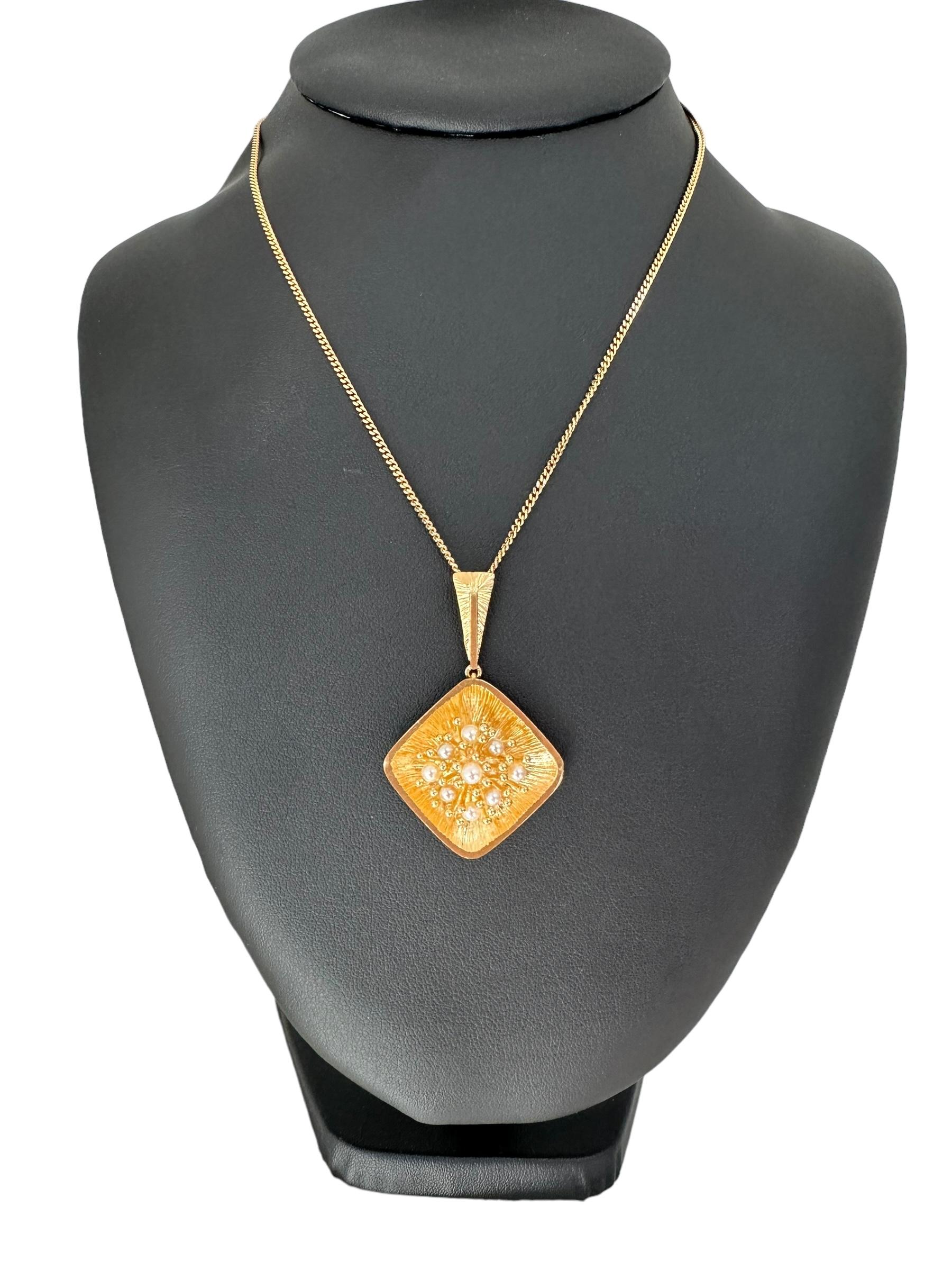 Italian Yellow Gold Pendant with Natural Pearls For Sale 5