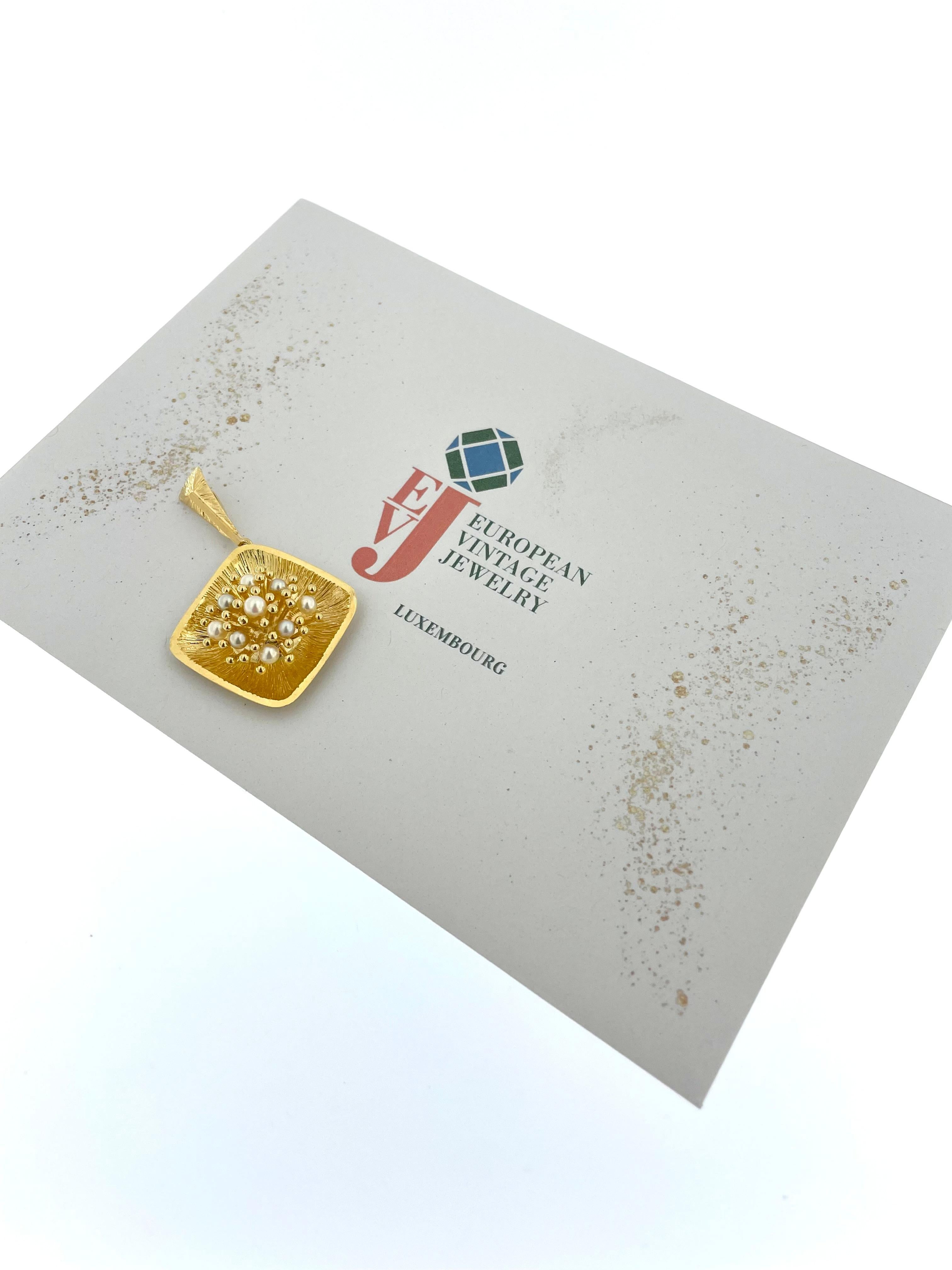 Italian Yellow Gold Pendant with Natural Pearls For Sale 7