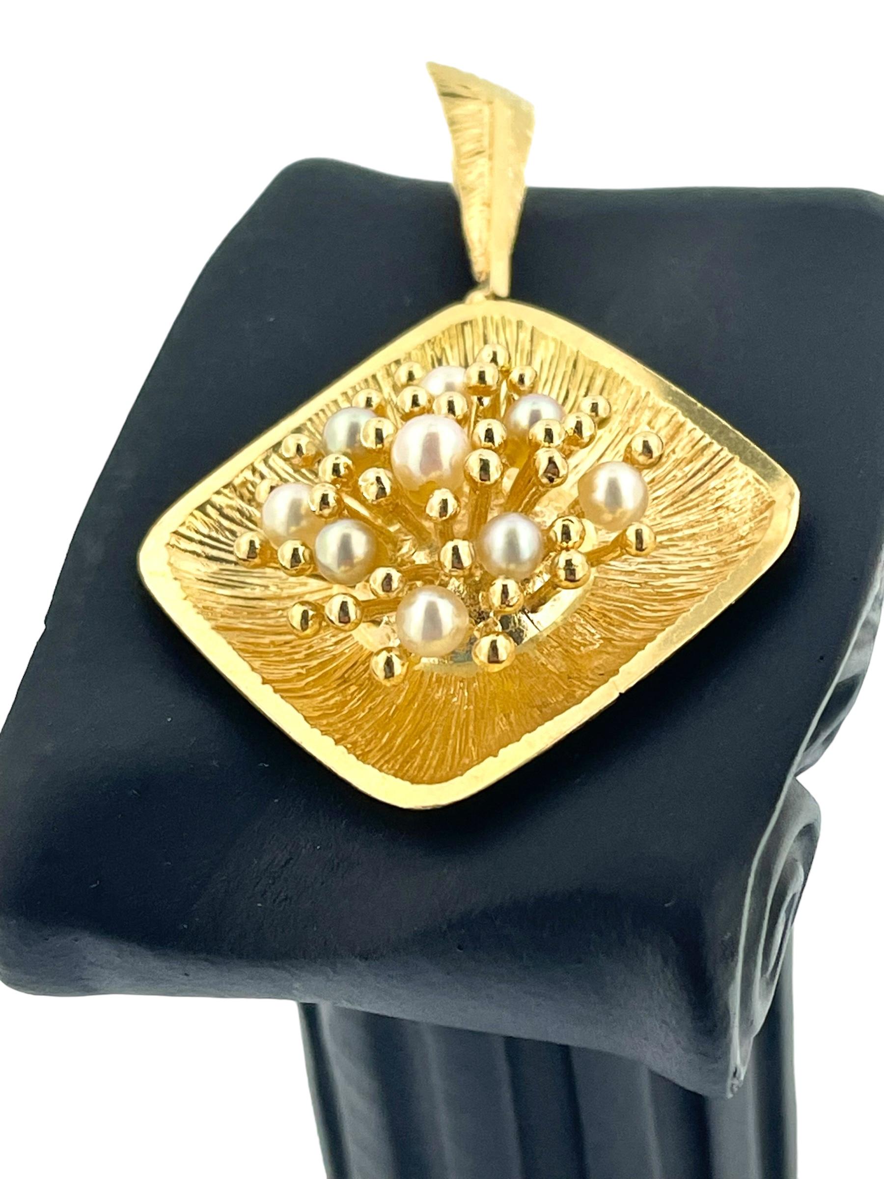 Modern Italian Yellow Gold Pendant with Natural Pearls For Sale