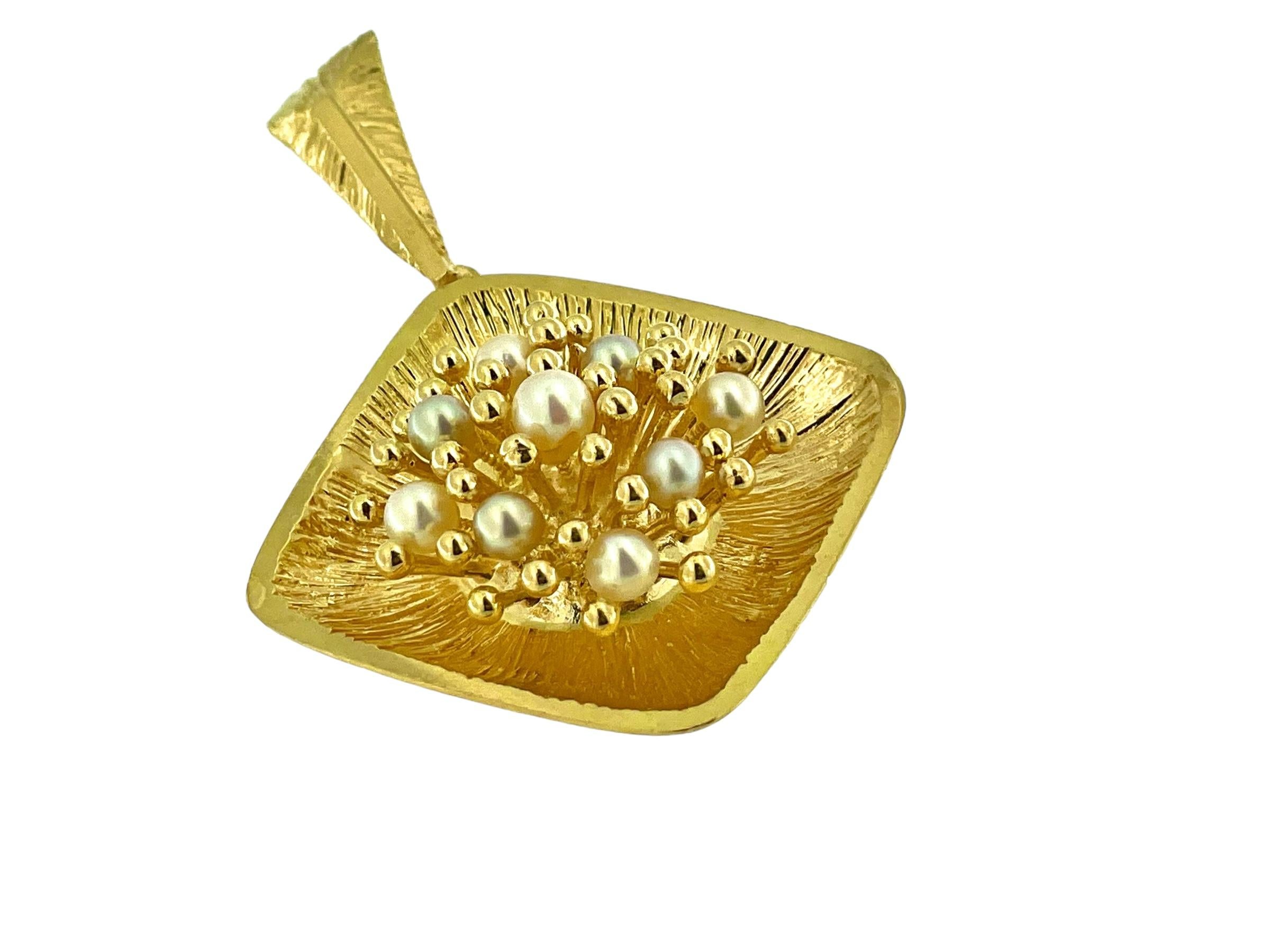 Italian Yellow Gold Pendant with Natural Pearls For Sale 1