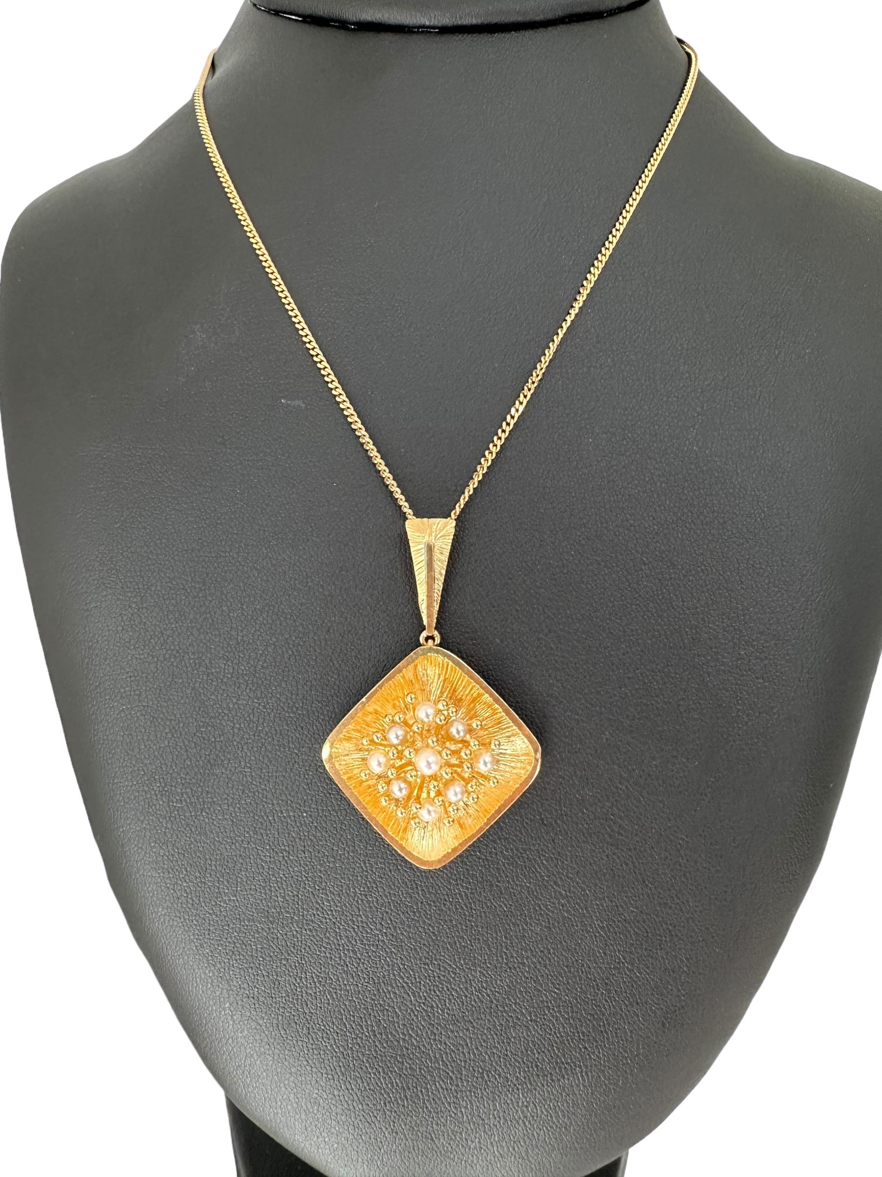 Italian Yellow Gold Pendant with Natural Pearls For Sale 3