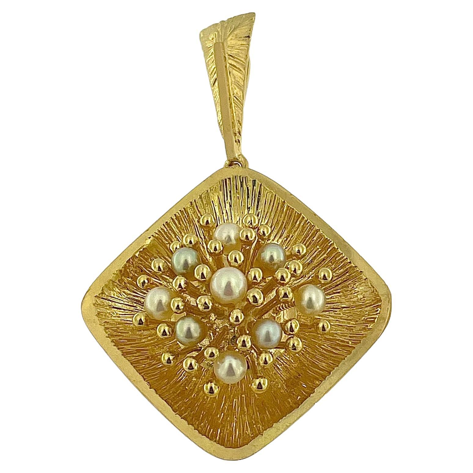Italian Yellow Gold Pendant with Natural Pearls For Sale