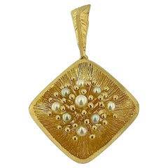Italian Yellow Gold Pendant with Natural Pearls