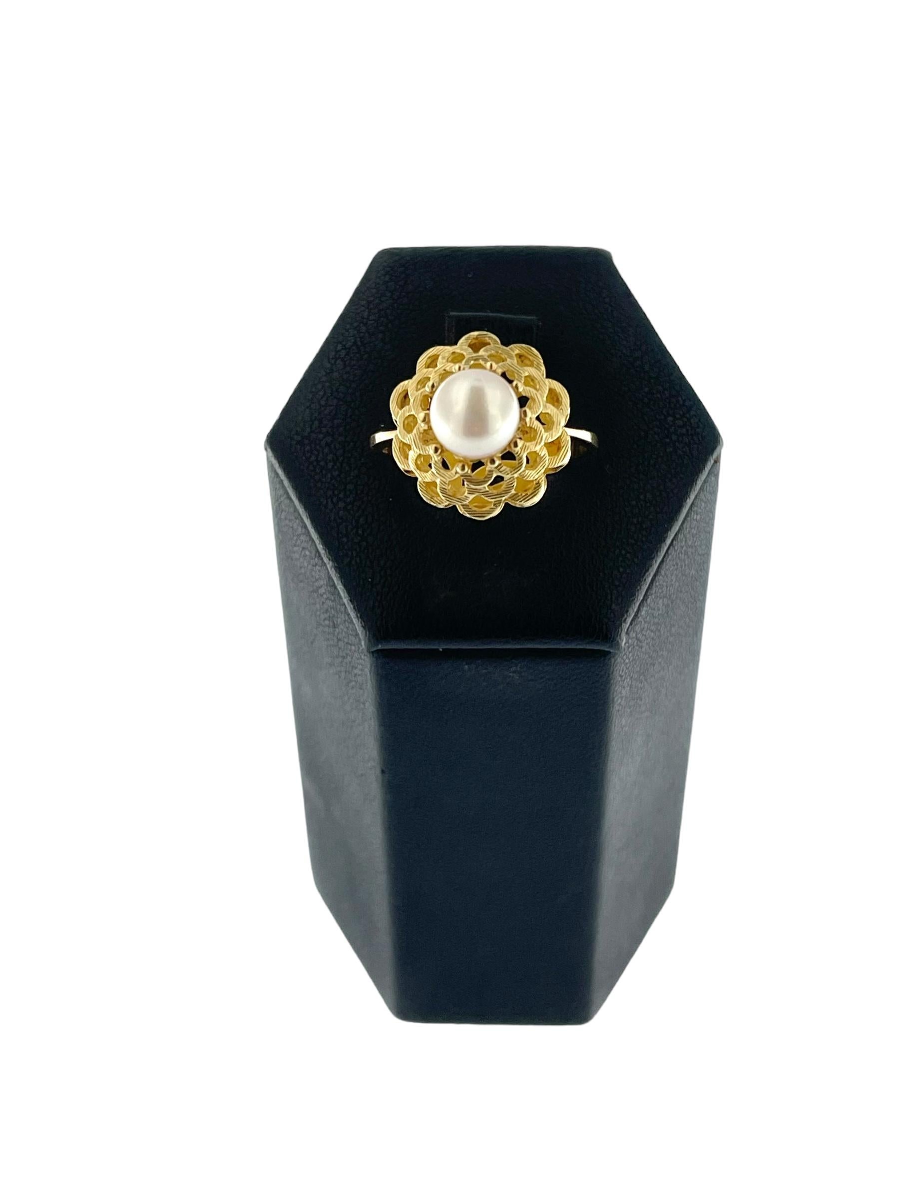 Moderne Bague solitaire en or jaune italien avec perle en vente