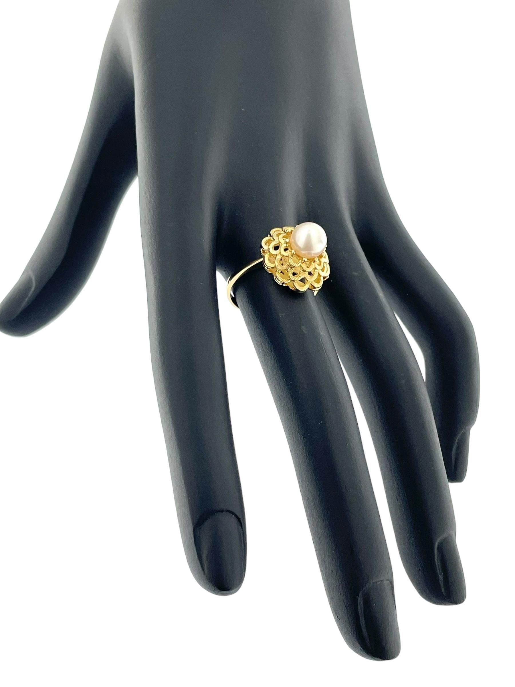 Taille ronde Bague solitaire en or jaune italien avec perle en vente
