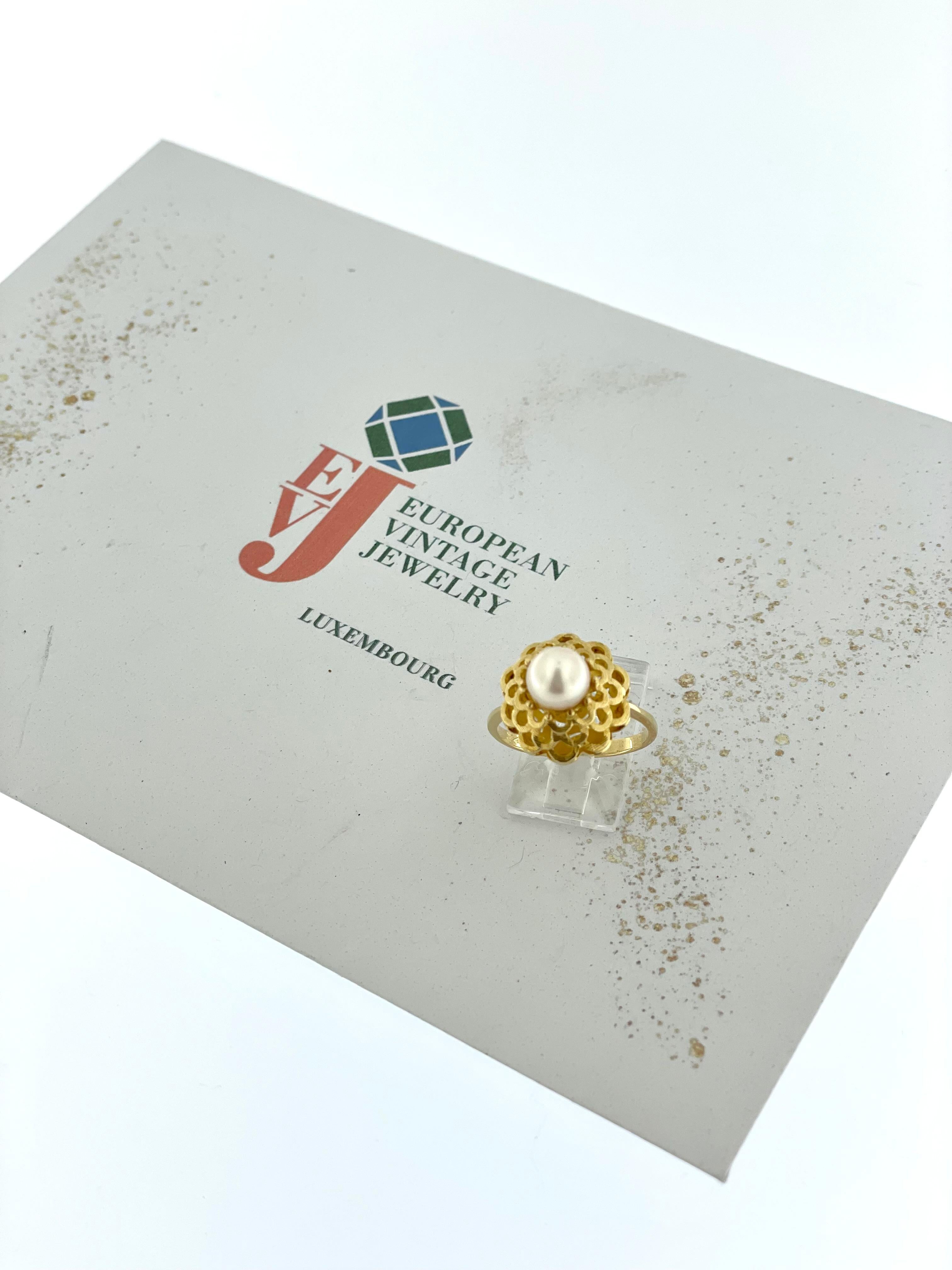 Bague solitaire en or jaune italien avec perle en vente 2