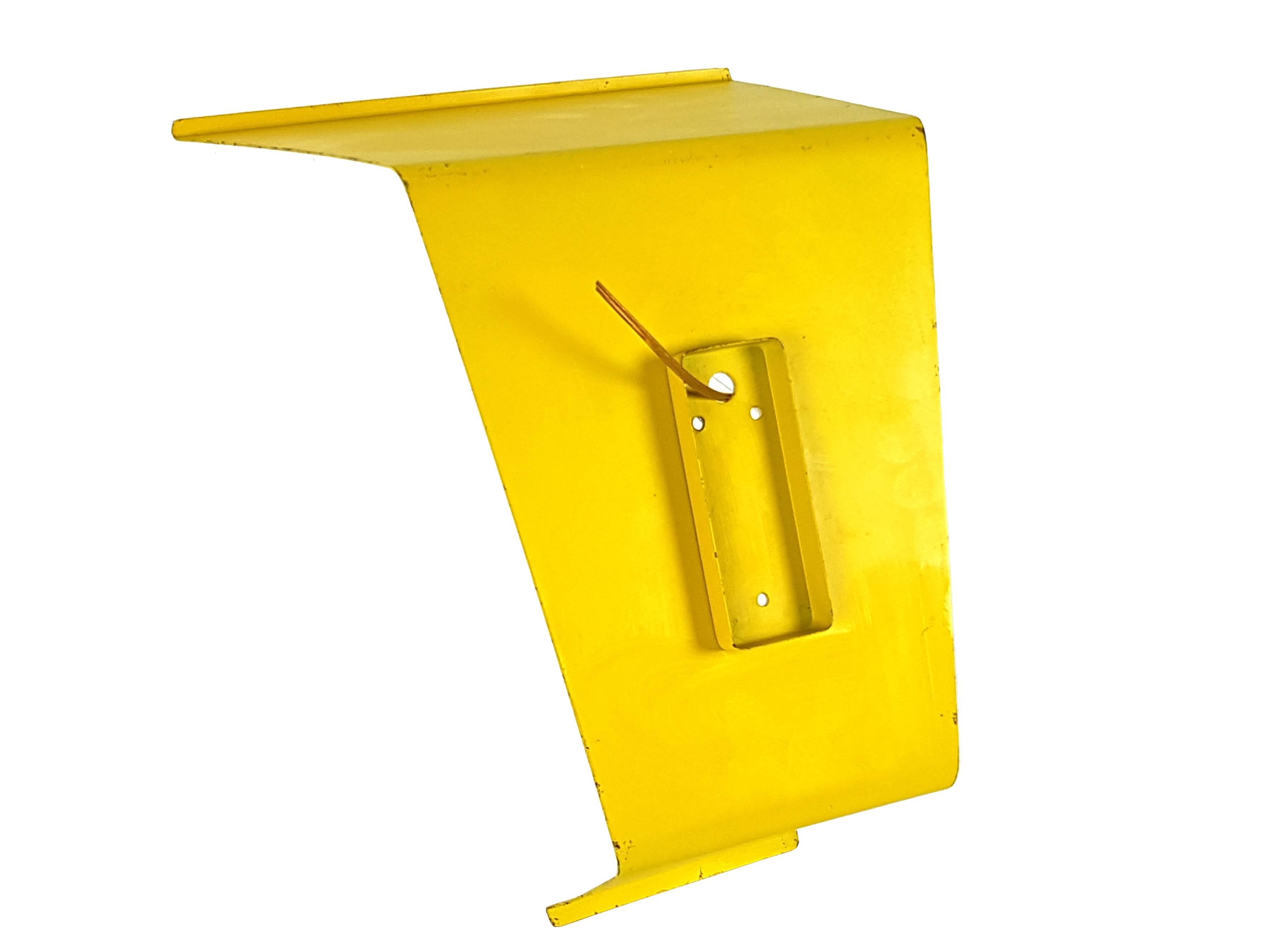 Italian Yellow Metal and Opaline Glass Wall Lamp, 1960s For Sale 1