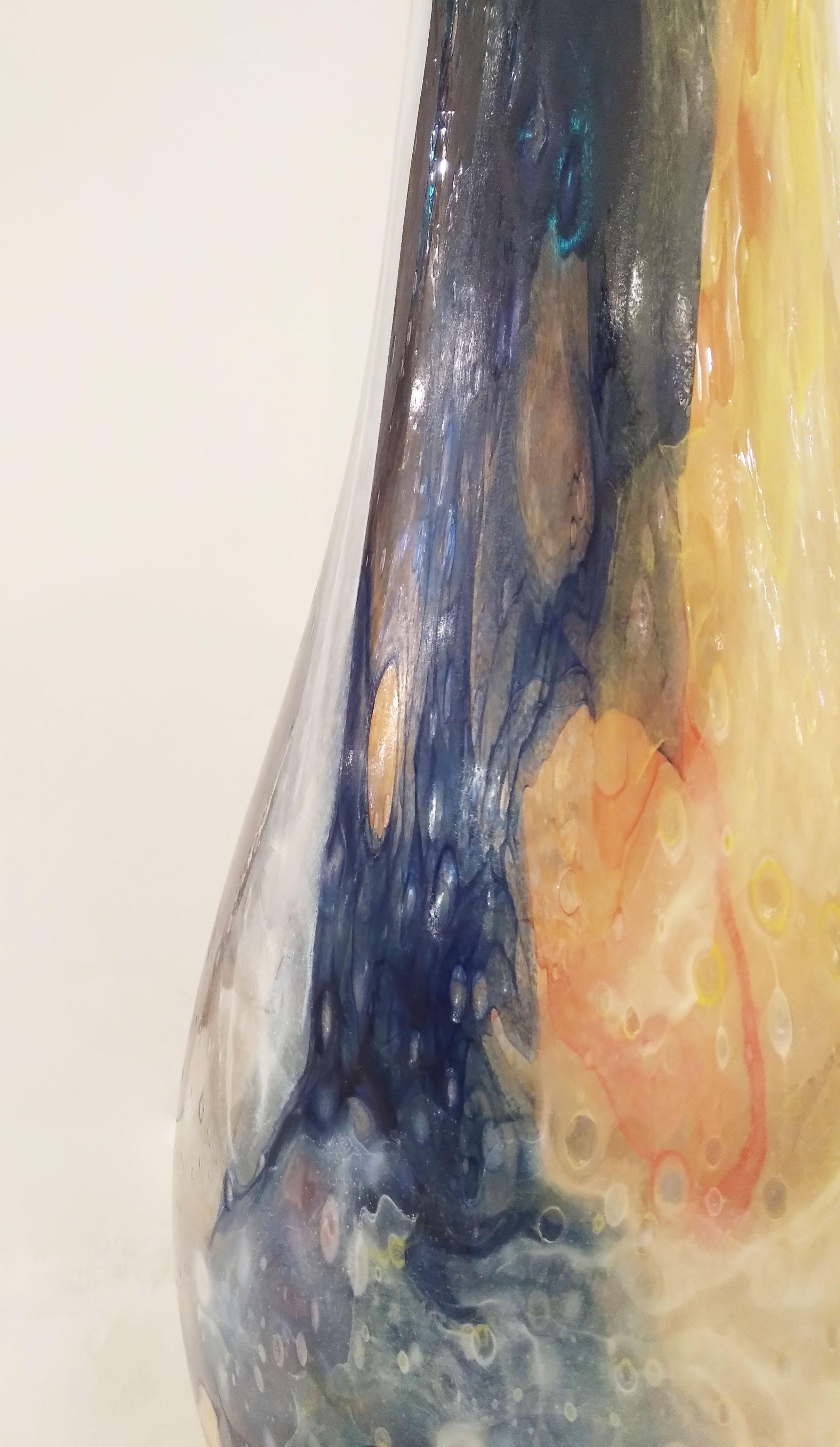 Vase italien de sculpture en verre de Murano en cristal recouvert d'argent jaune, rouge, bleu et argent en vente 3