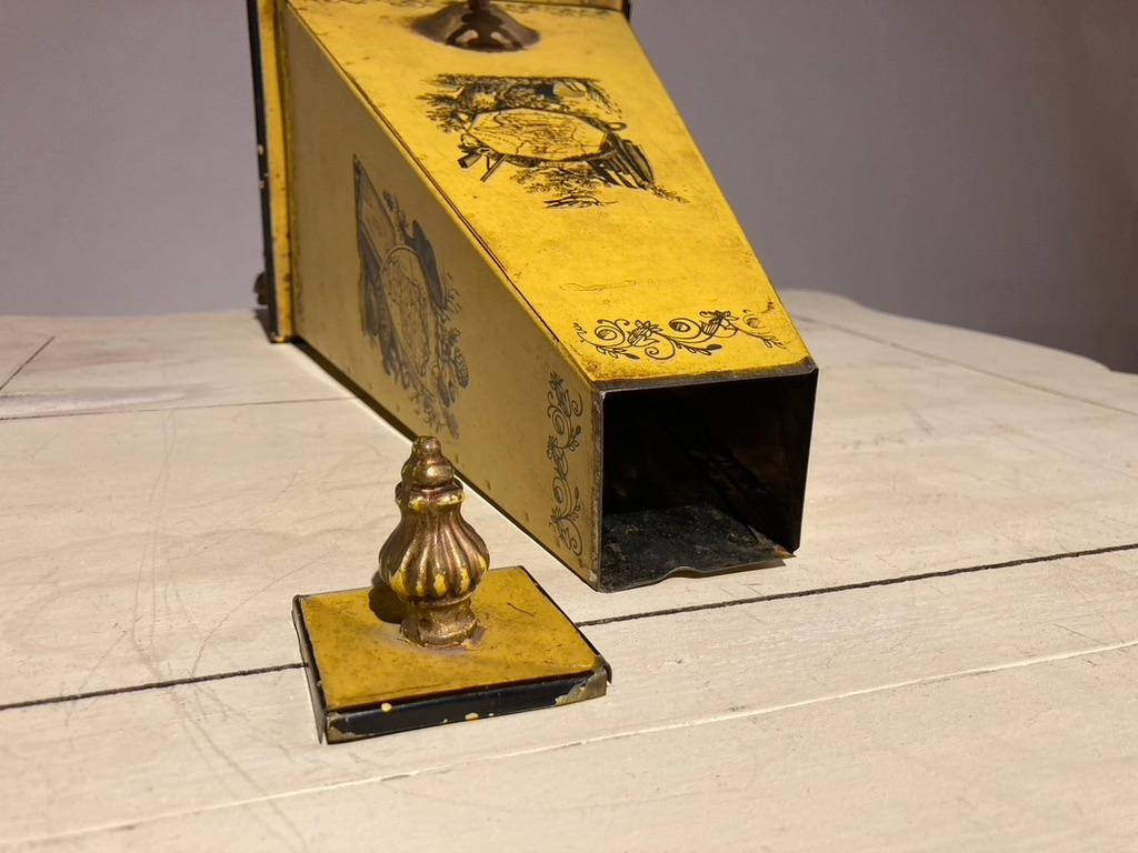 Italian Yellow Tole Obelisk Urn With Paw Feet For Sale 13