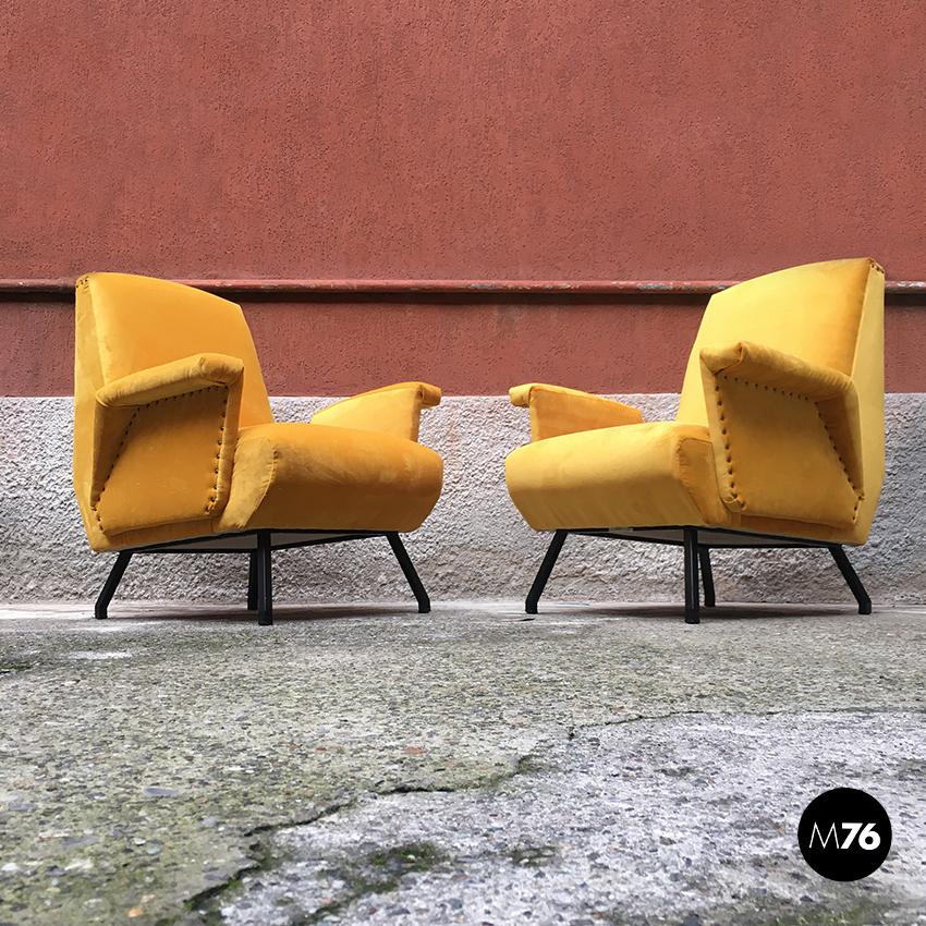 Italian Yellow Velvet Armchairs, 1960s (Italienisch)