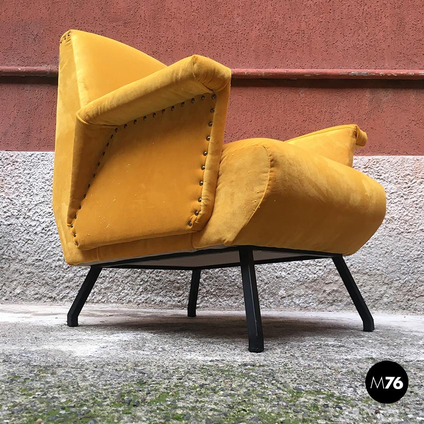 Italian Yellow Velvet Armchairs, 1960s im Zustand „Hervorragend“ in MIlano, IT