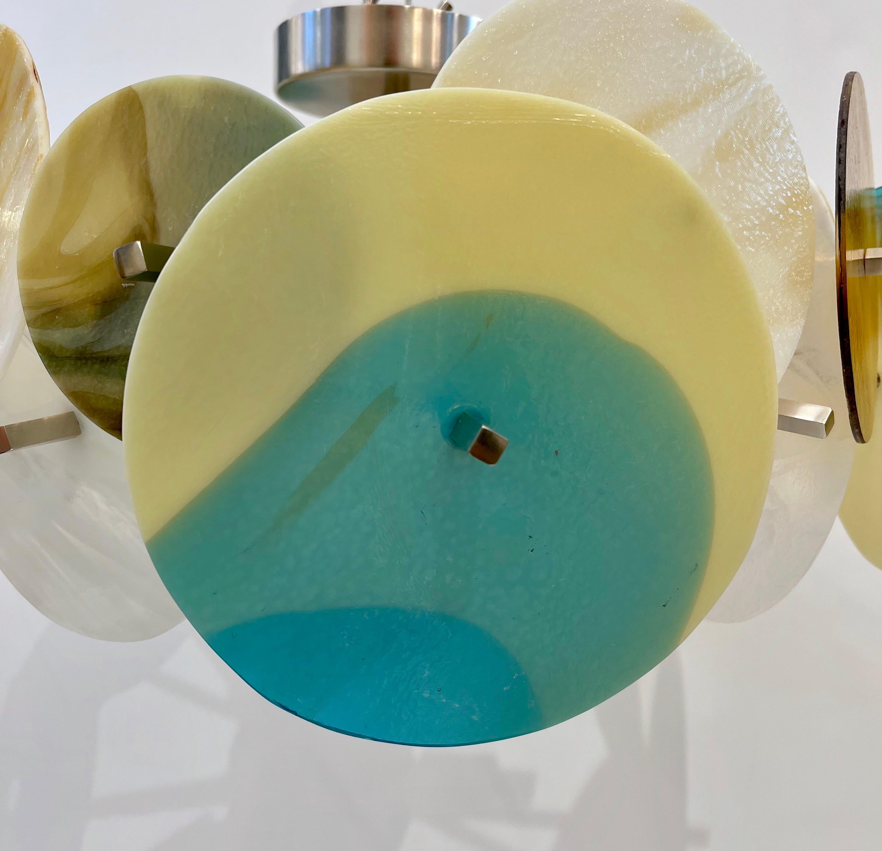 Lustre circulaire italien Spoutnik en verre de Murano nickelé, jaune, blanc et bleu pastel en vente 3