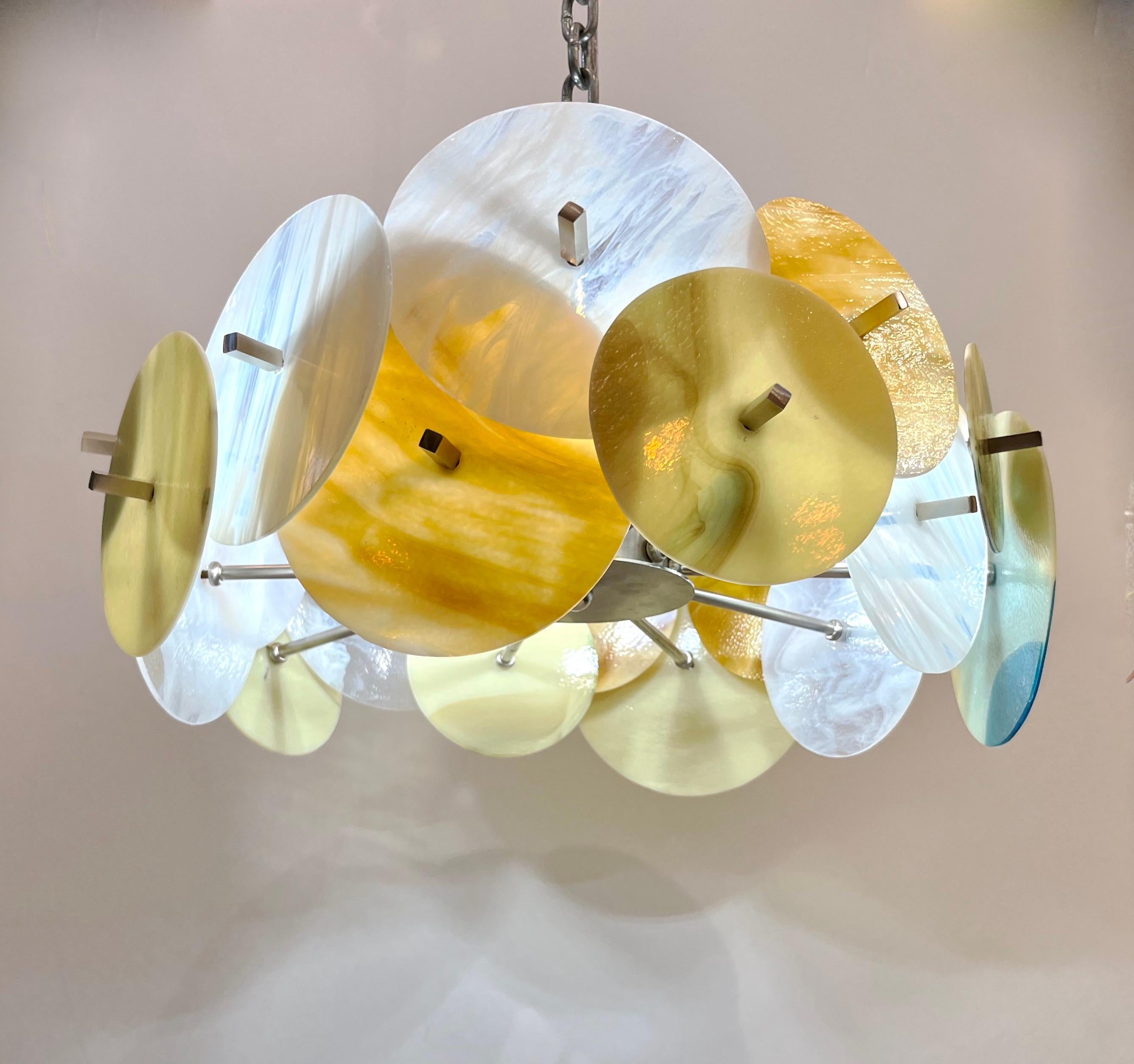 Lustre circulaire italien Spoutnik en verre de Murano nickelé, jaune, blanc et bleu pastel en vente 10
