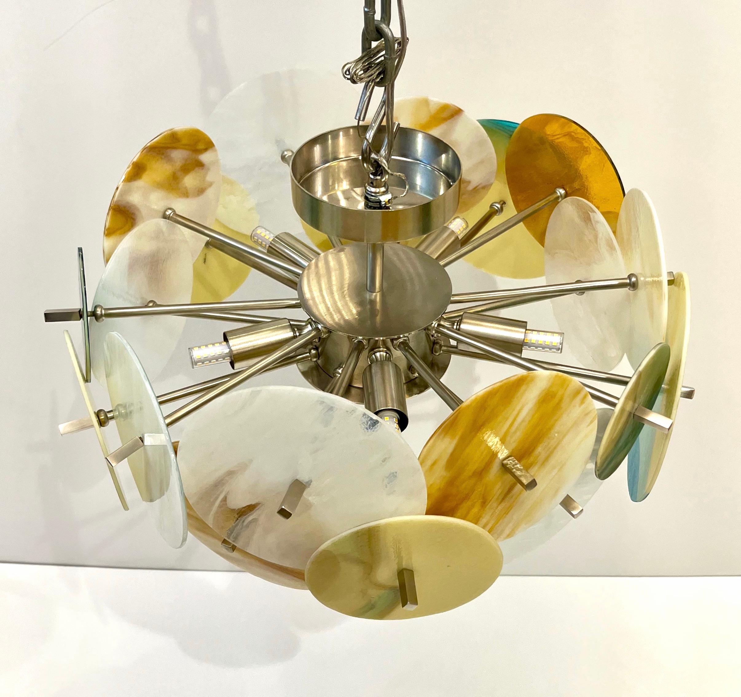 Lustre circulaire italien Spoutnik en verre de Murano nickelé, jaune, blanc et bleu pastel en vente 2