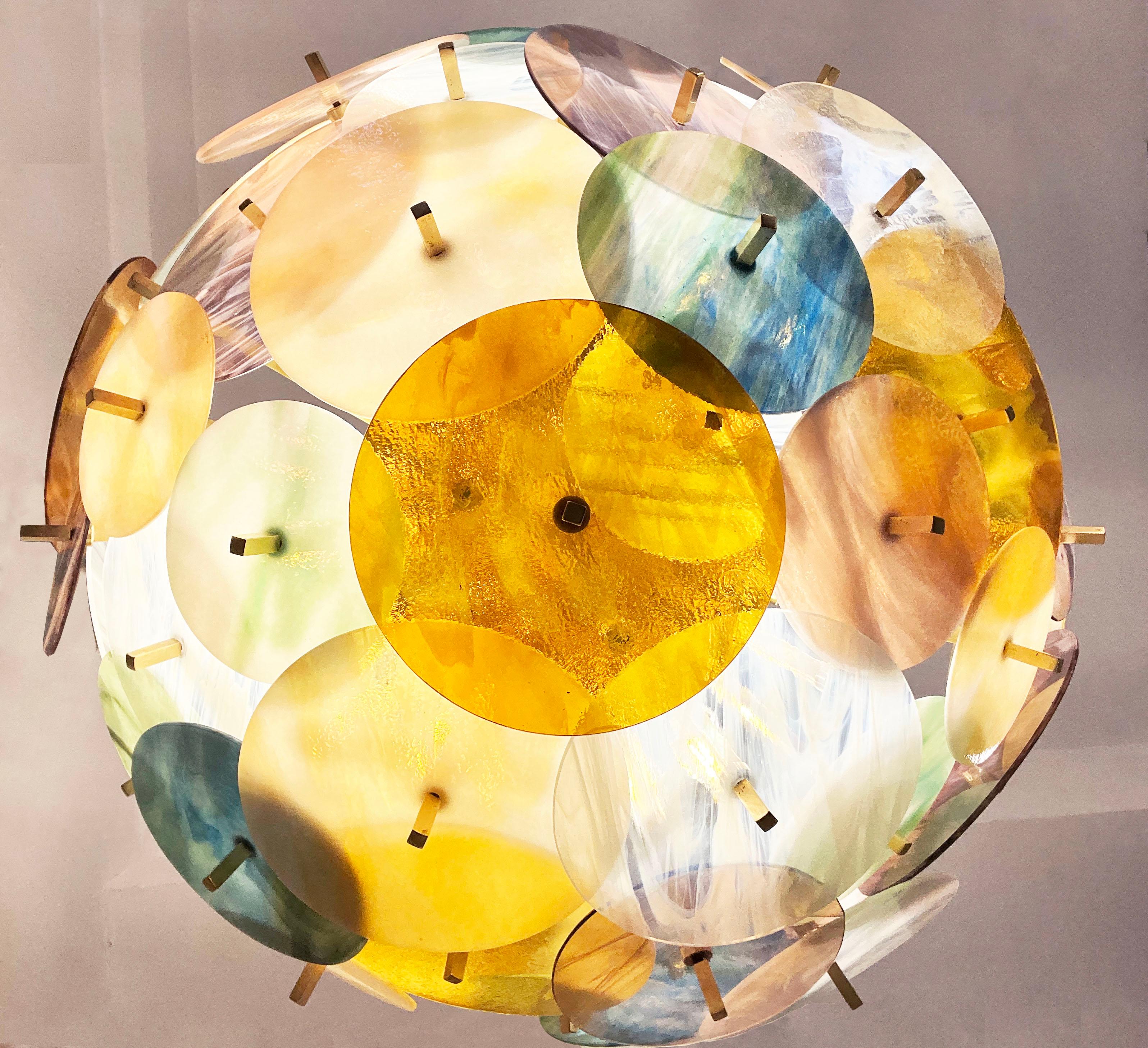 Italienischer Sputnik-Kronleuchter aus Muranoglas und Messing in Gelb, Weiß, Rosa und Aquablau mit Pastell im Zustand „Neu“ im Angebot in New York, NY