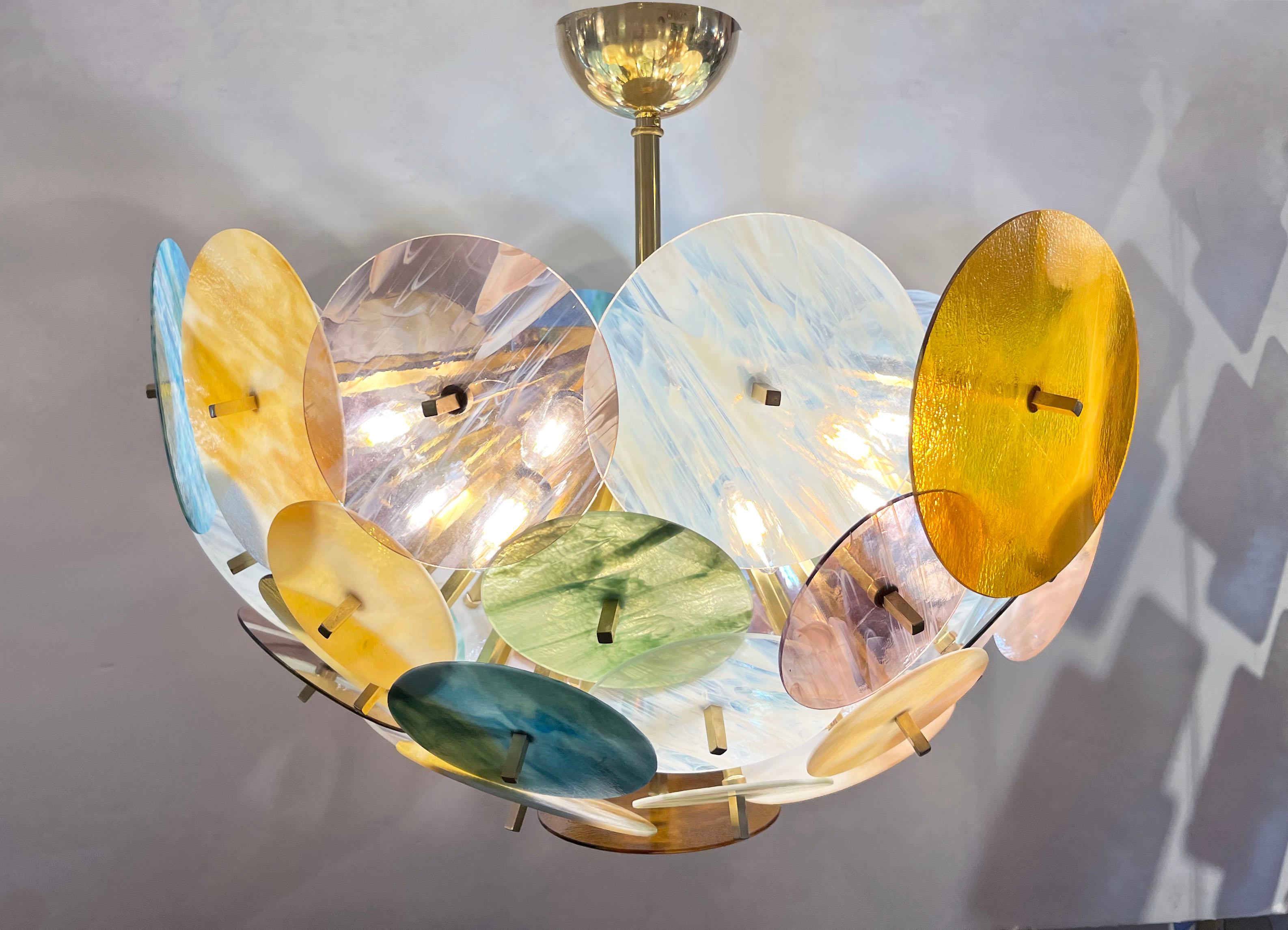 Italienischer Sputnik-Kronleuchter aus Muranoglas und Messing in Gelb, Weiß, Rosa und Aquablau mit Pastell (21. Jahrhundert und zeitgenössisch) im Angebot