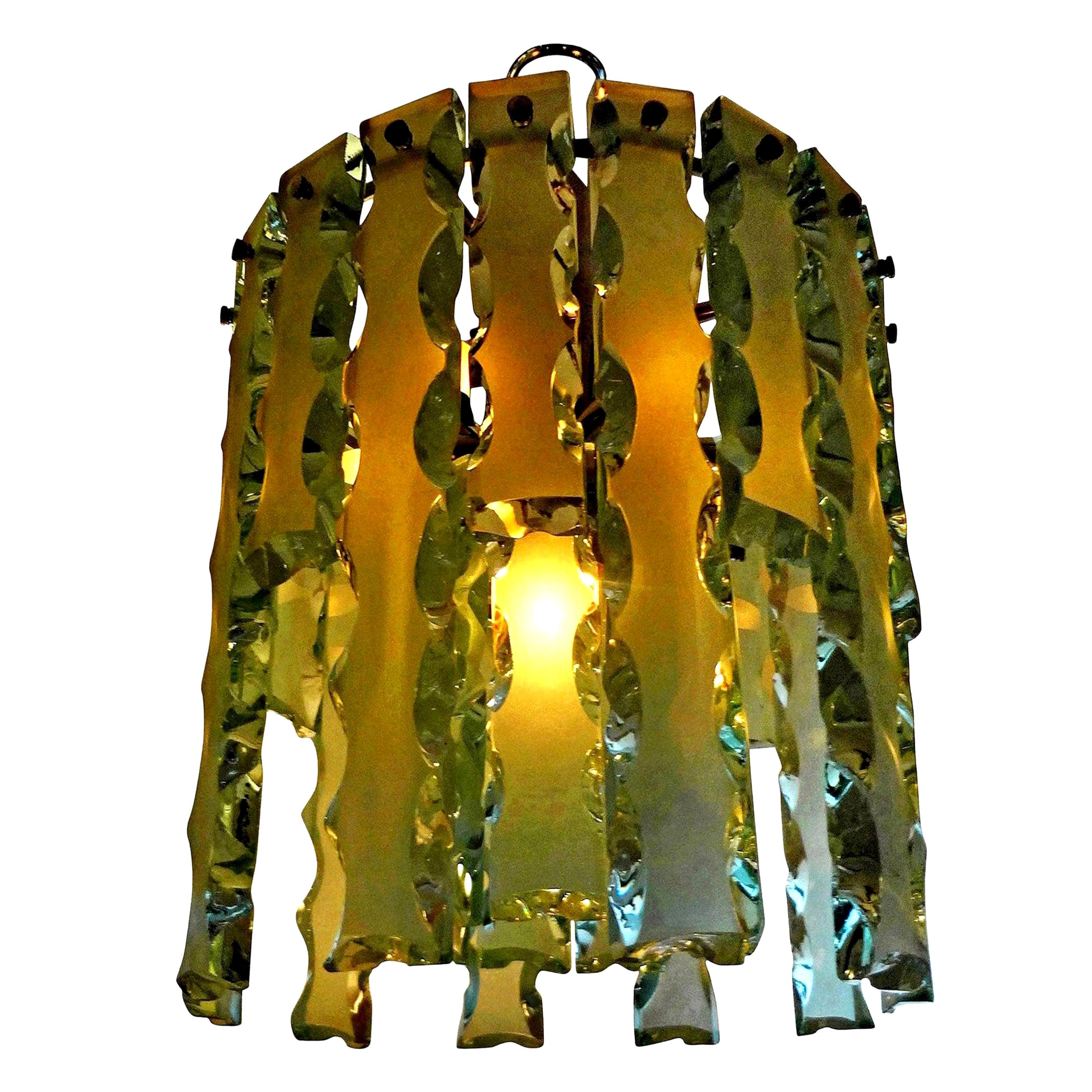 Lampadario italiano in vetro smerigliato Zero Quattro Fontana Arte.
Lampadario a lanterna o a sospensione in stile Mid-Century Modern sabbiato e cesellato con struttura cromata. Questo apparecchio in vetro in stile lanterna italiano è stato