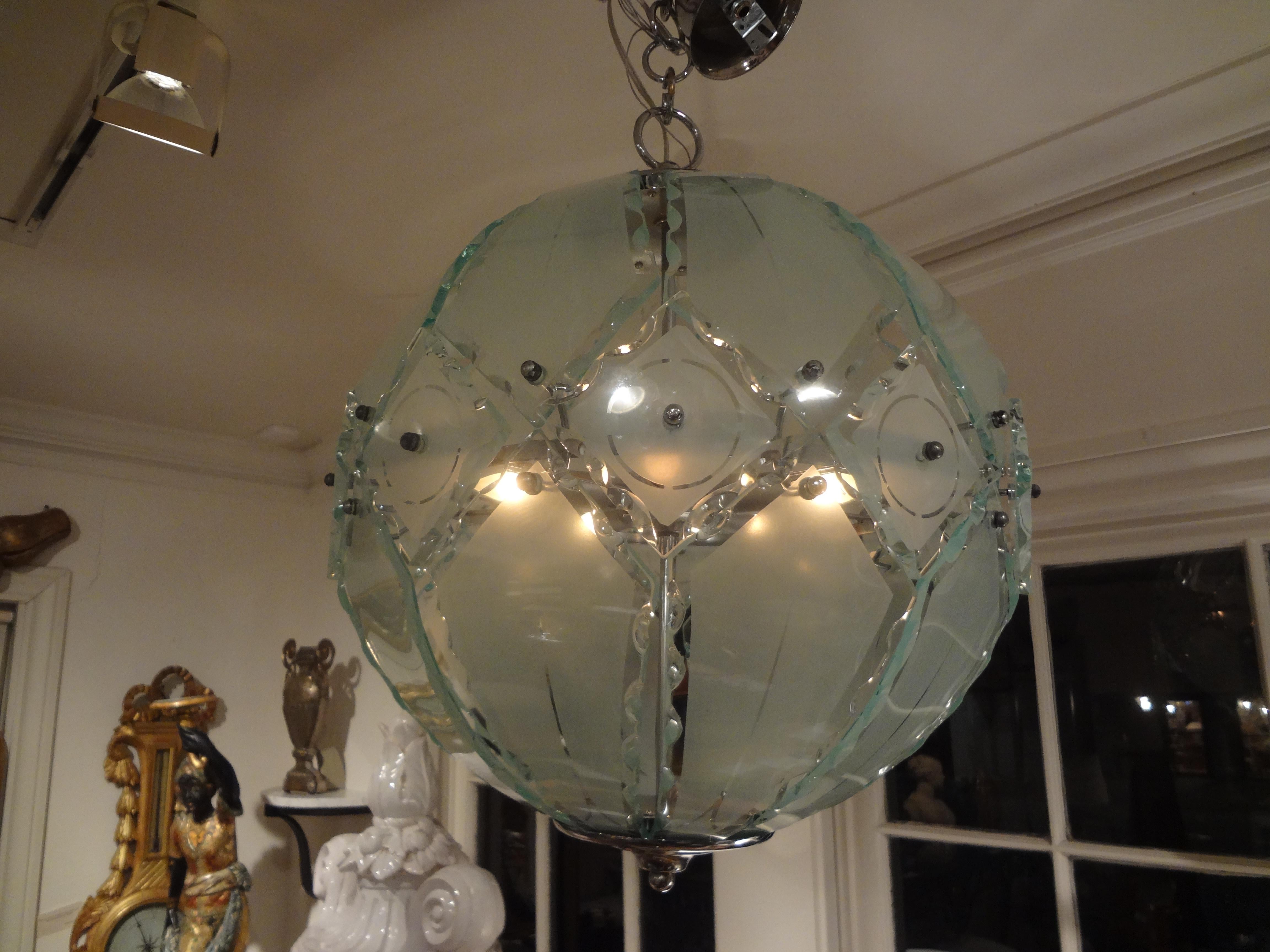Italian zero Quattro-Fontana Arte frosted glass sphere pendant.
Chic Italian Mid-Century Modern sandblasted glass lantern style sphere chandelier or pendant with chrome structure. This Italian lantern style glass fixture was made by 04 (Zero