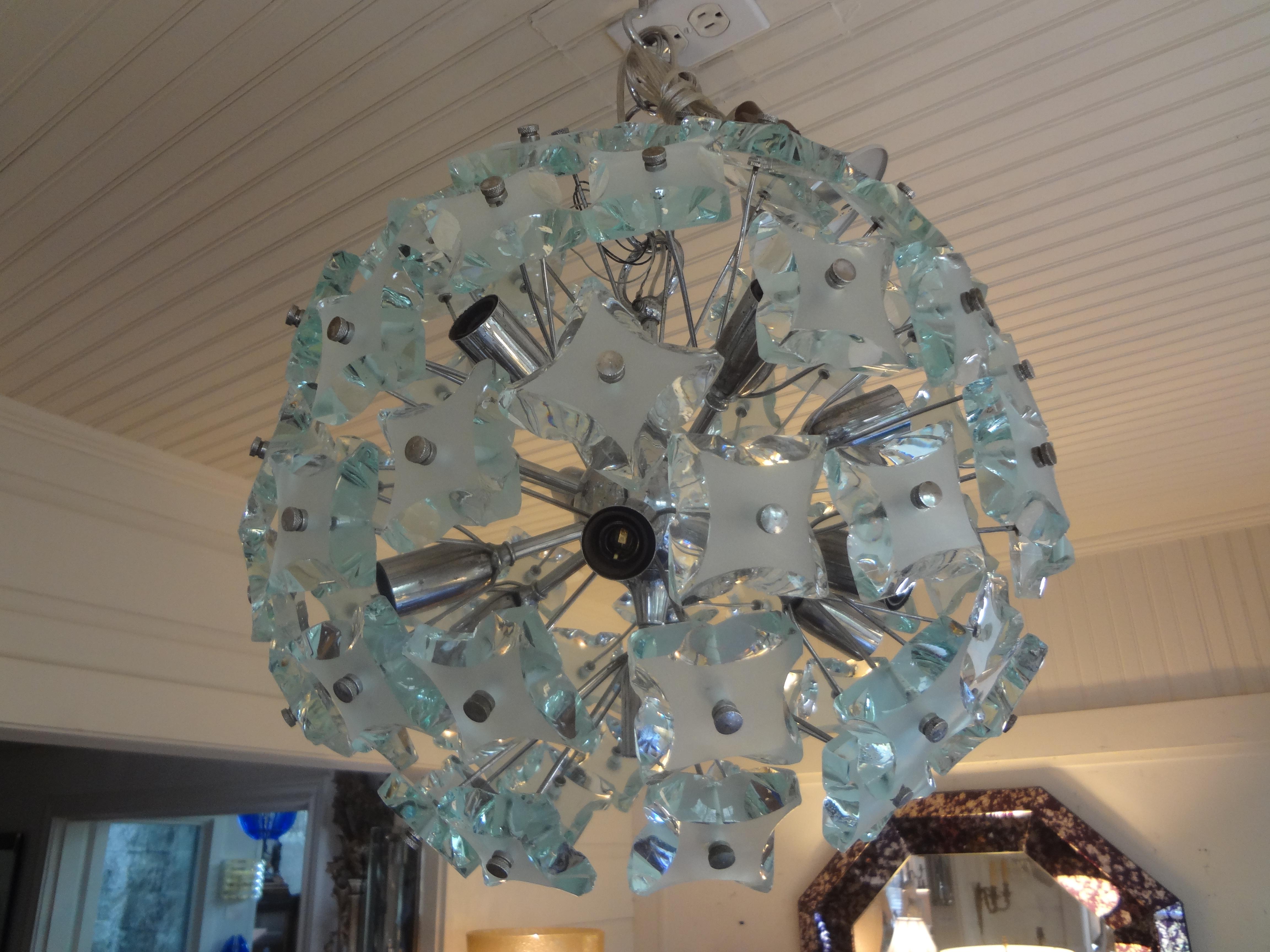 Italian Zero Quattro-Fontana Arte Frosted Glass Sphere Chandelier or Pendant In Good Condition In Houston, TX