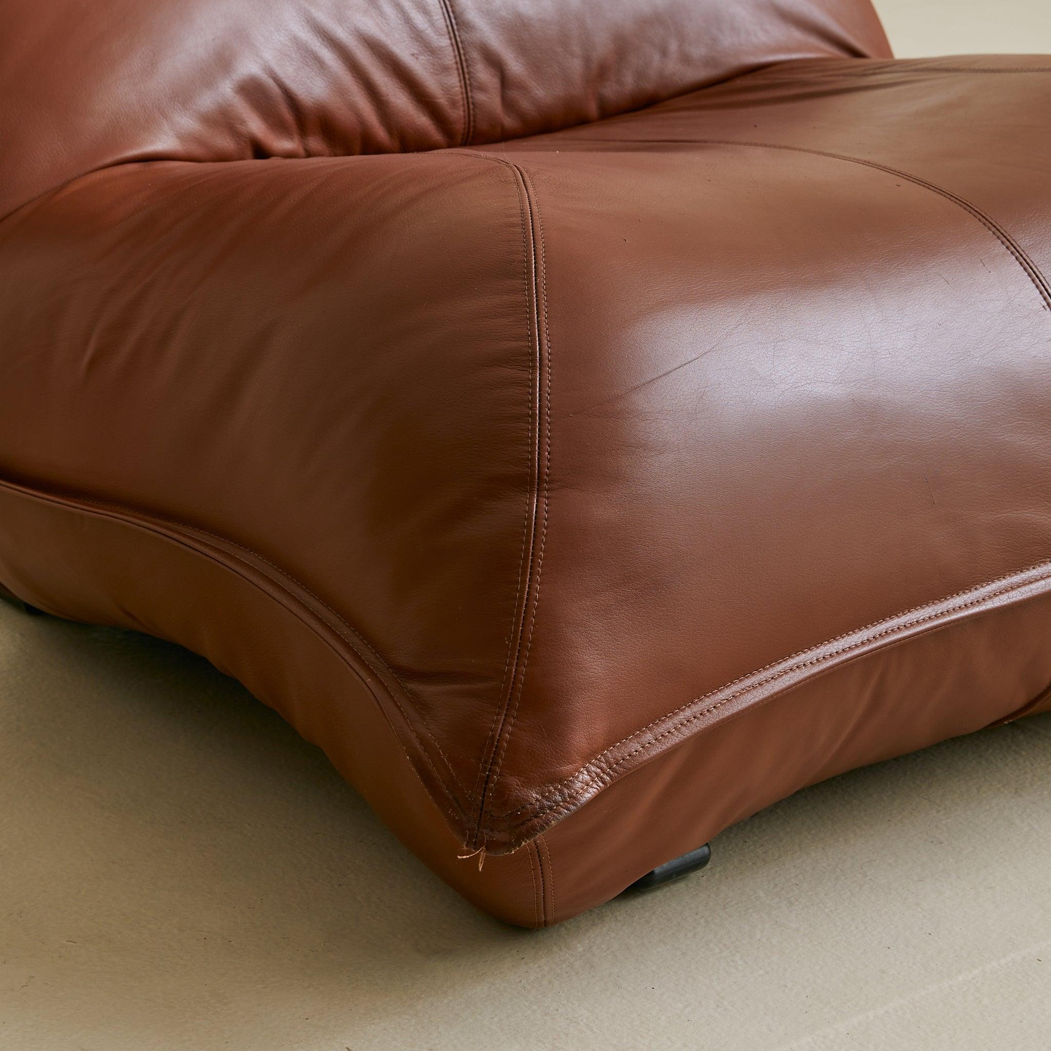 Italian ‘Zinzolo’ Lounge Chair in Leather by Vittorio Varo, 1970s - 2 Available en venta 3