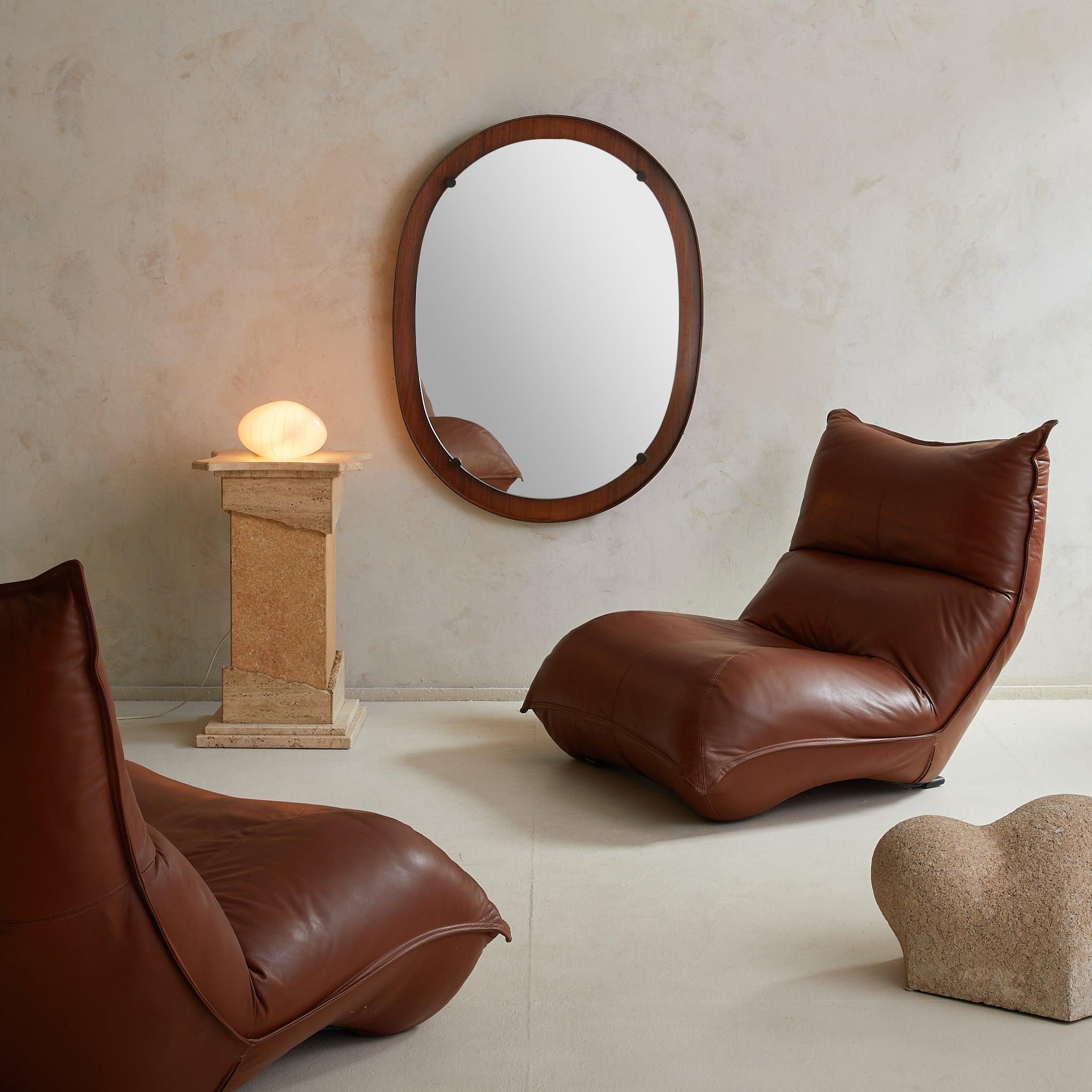 Italian ‘Zinzolo’ Lounge Chair in Leather by Vittorio Varo, 1970s - 2 Available Italiano en venta