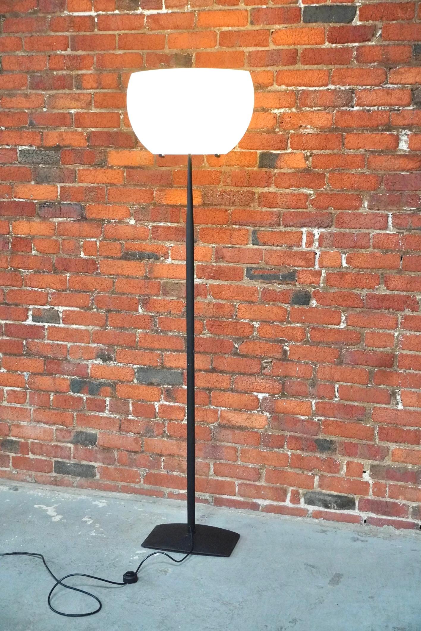 Lámpara de pie Italiana Luce Circa 1990s en Bueno estado para la venta en Oakland, CA