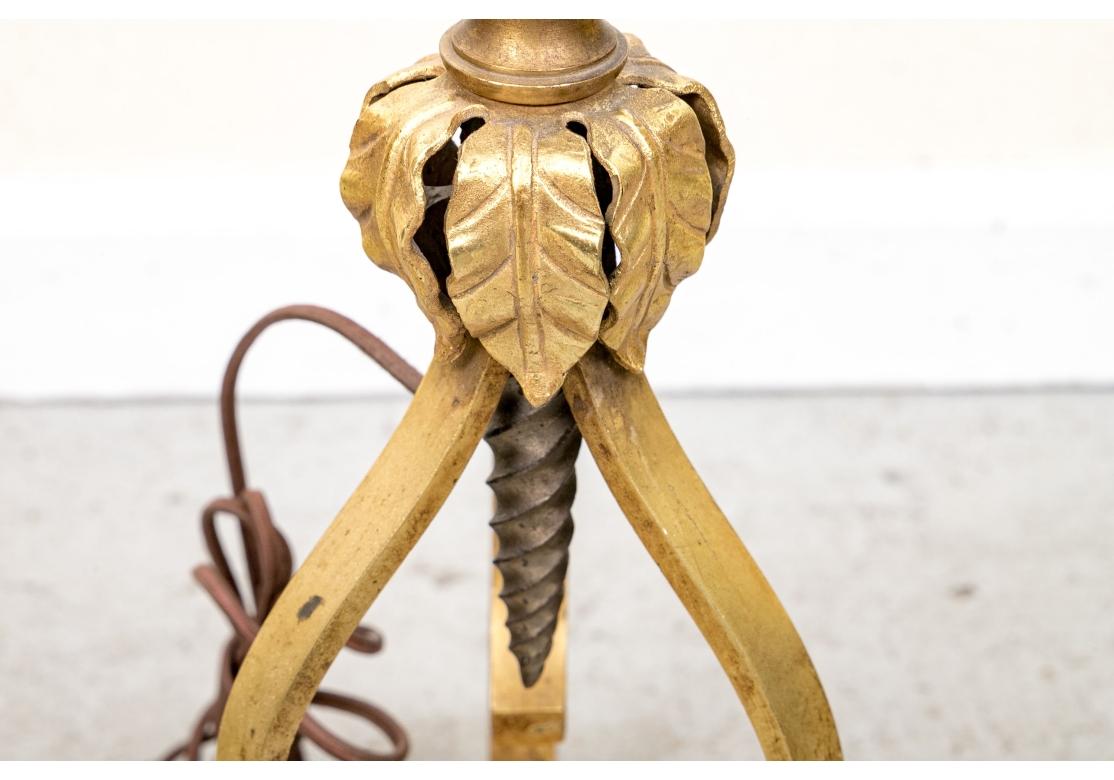 Métal Lampadaire à deux lumières italien en métal doré en vente