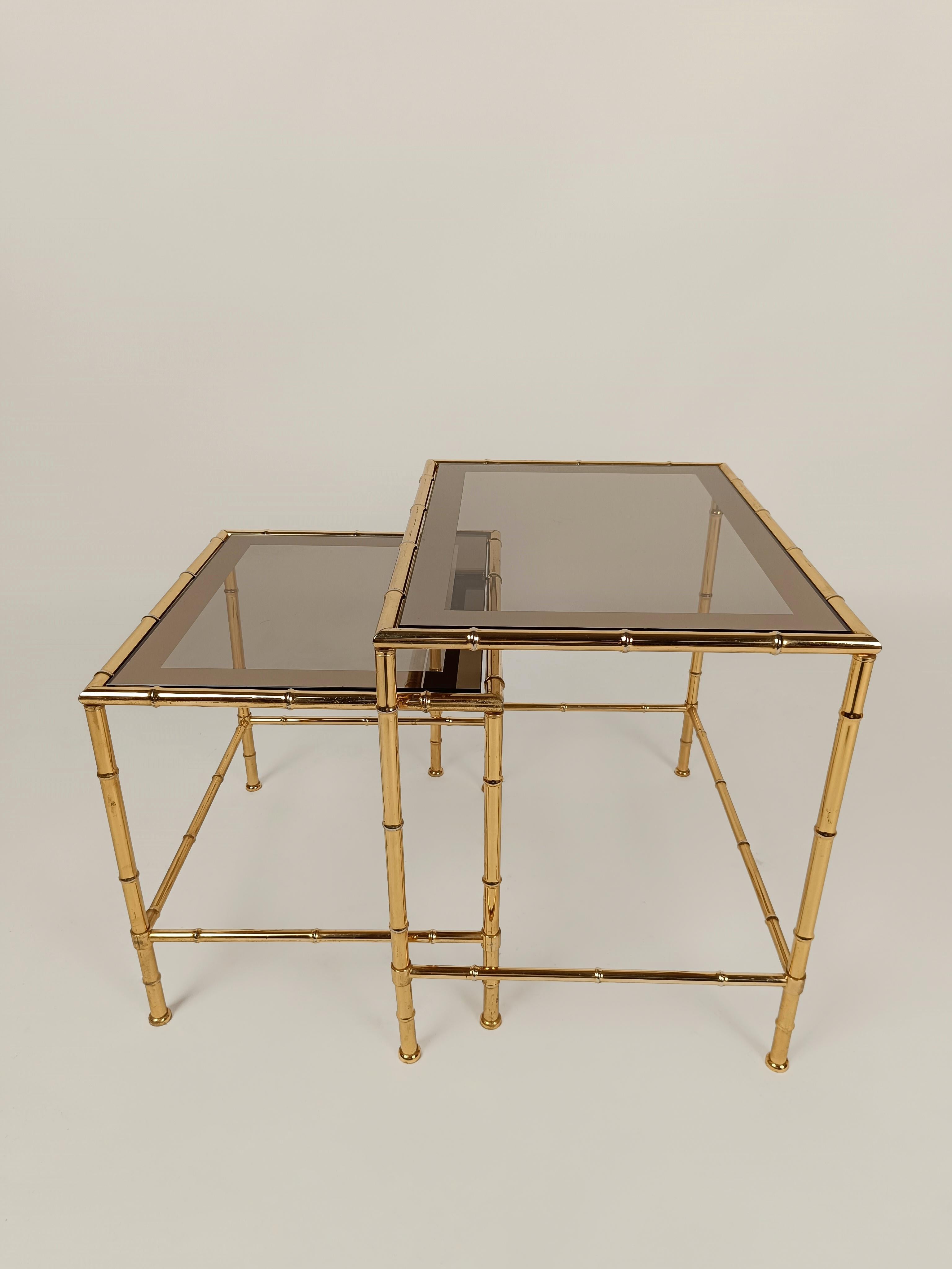 Italiano Midcentury Nesting Table in Brass Faux Bamboo and Fumè Mirrored Glass For Sale 5