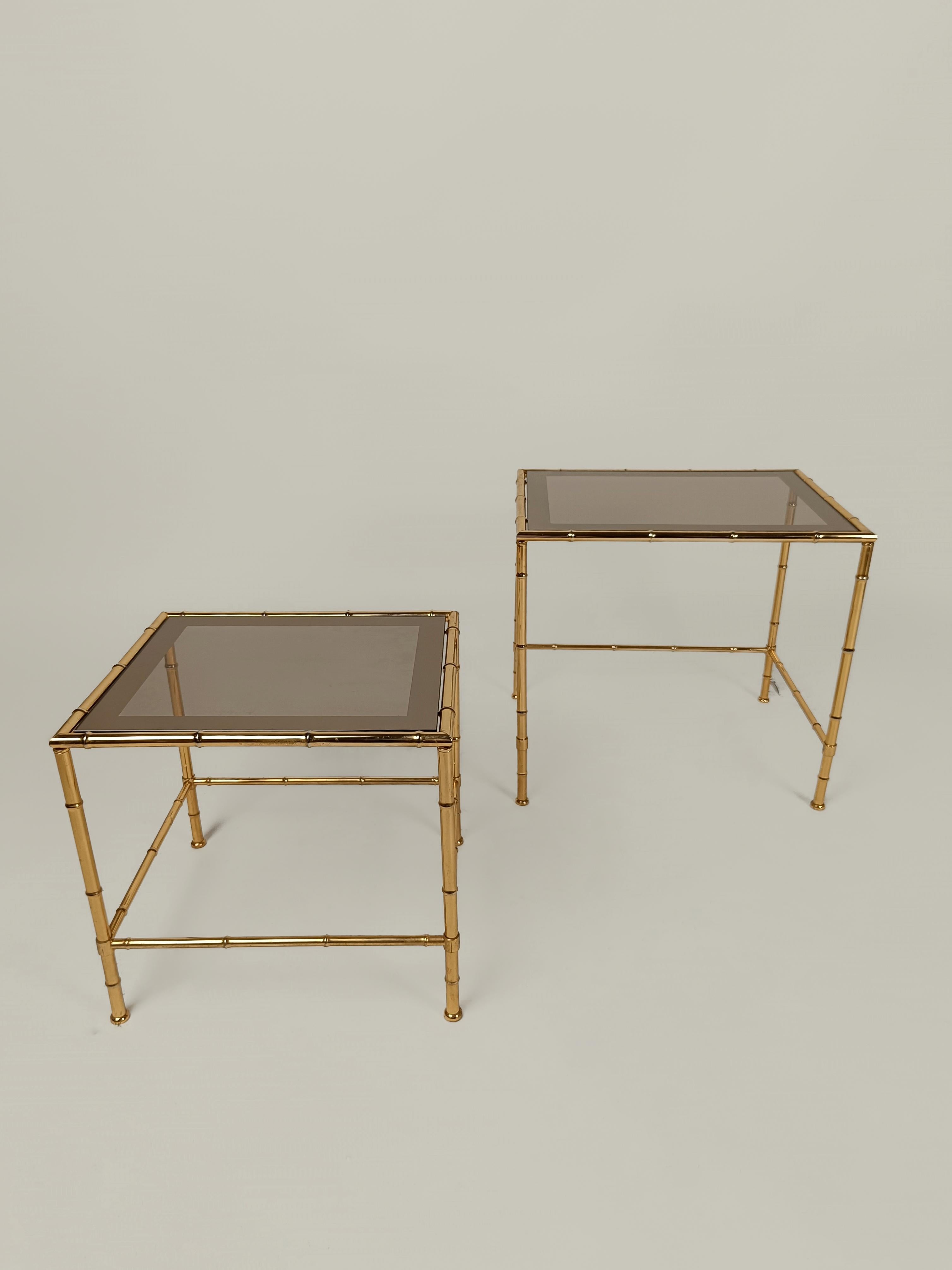 Italiano Midcentury Nesting Table in Brass Faux Bamboo and Fumè Mirrored Glass For Sale 3