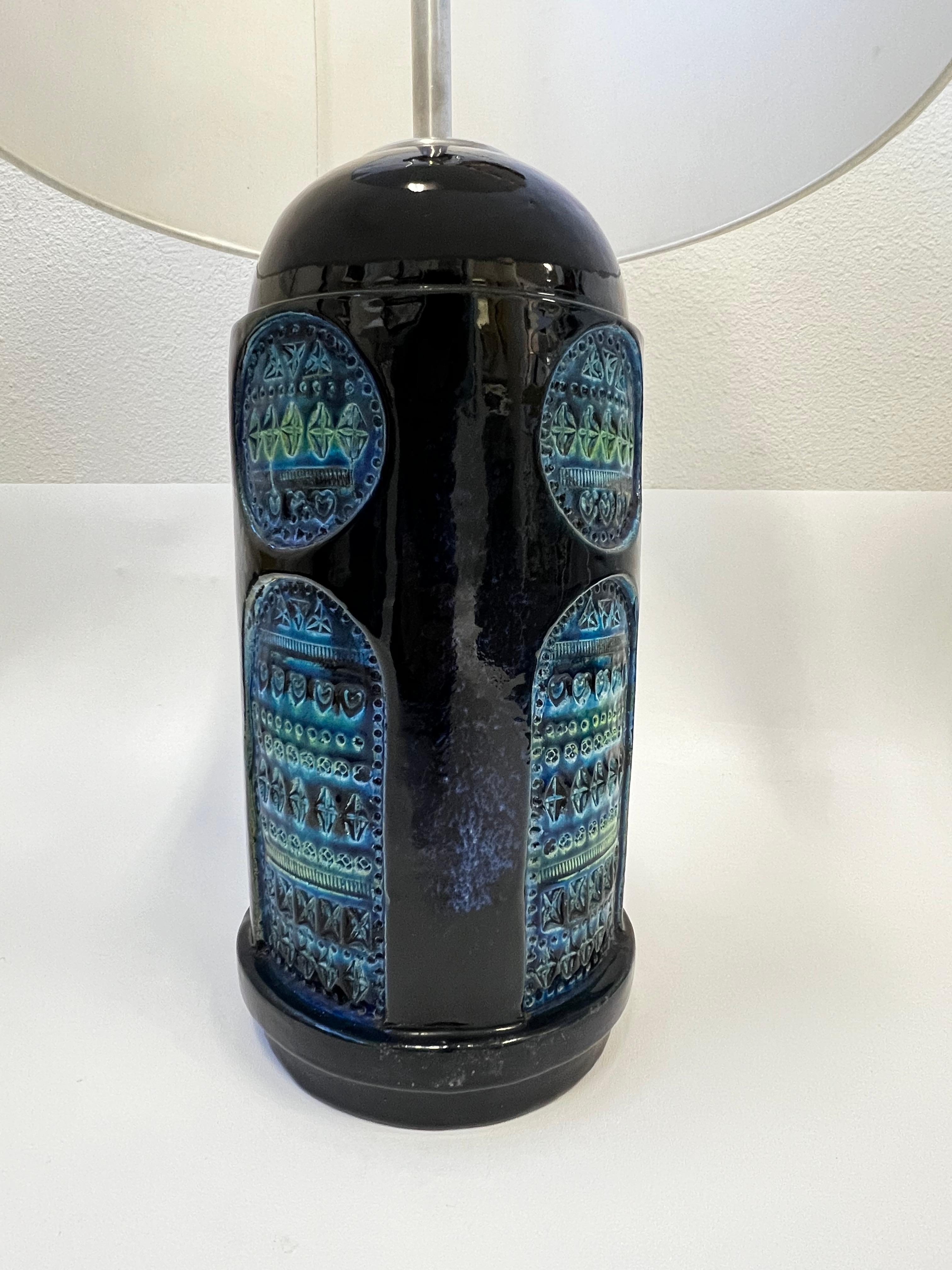Italian”Rimini Blue” Ceramic Table Lamp by Bitossi  In Good Condition For Sale In Palm Springs, CA