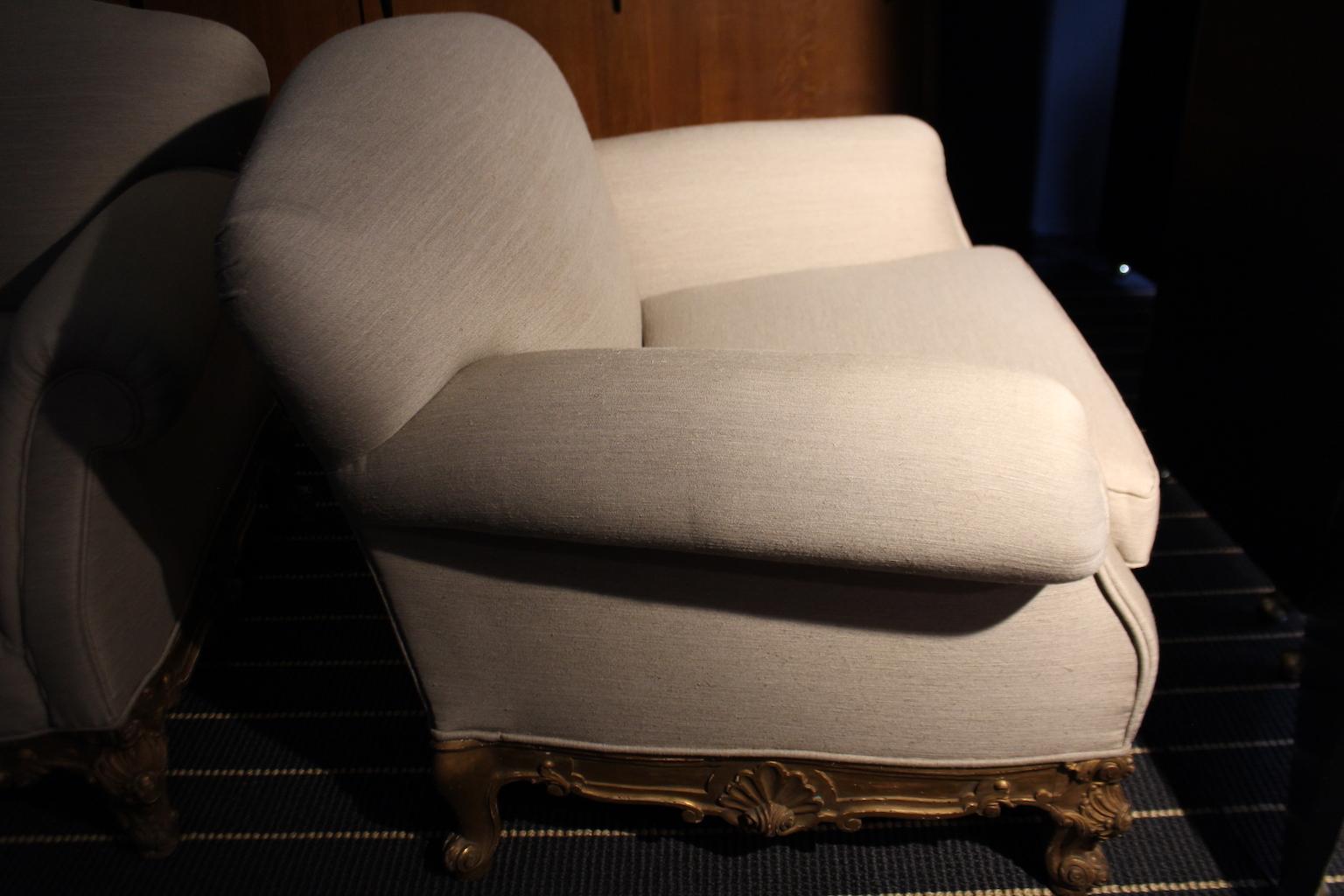 Italienisches Sesselpaar im Barockstil aus Leinen und goldenem Walnussholz aus der Mitte des Jahrhunderts (Neobarock) im Angebot