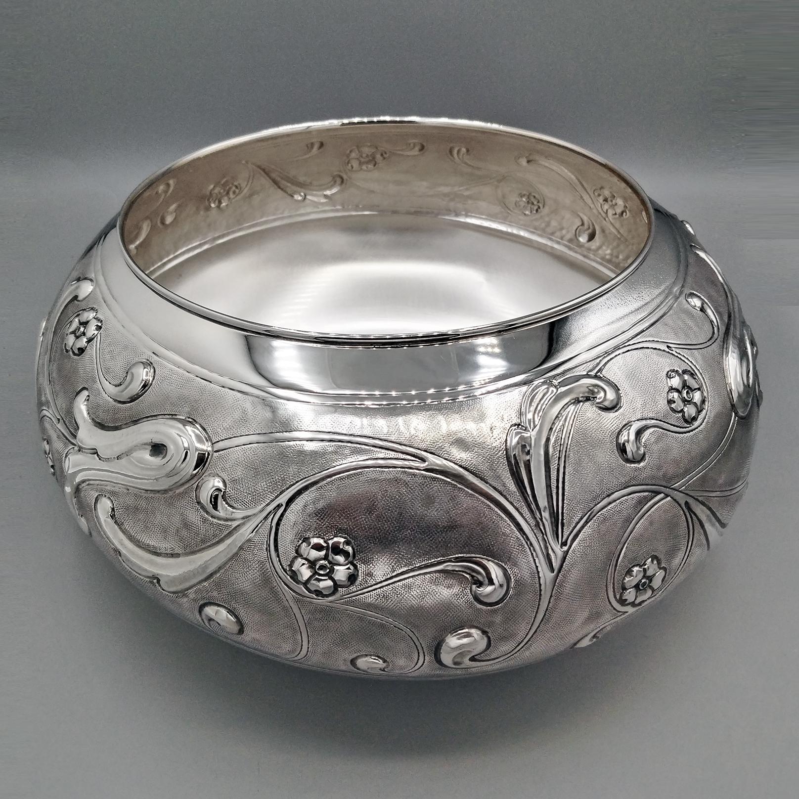ItalienSterling Silber Tafelaufsatz mit Ranken und Blumen (Gehämmert) im Angebot