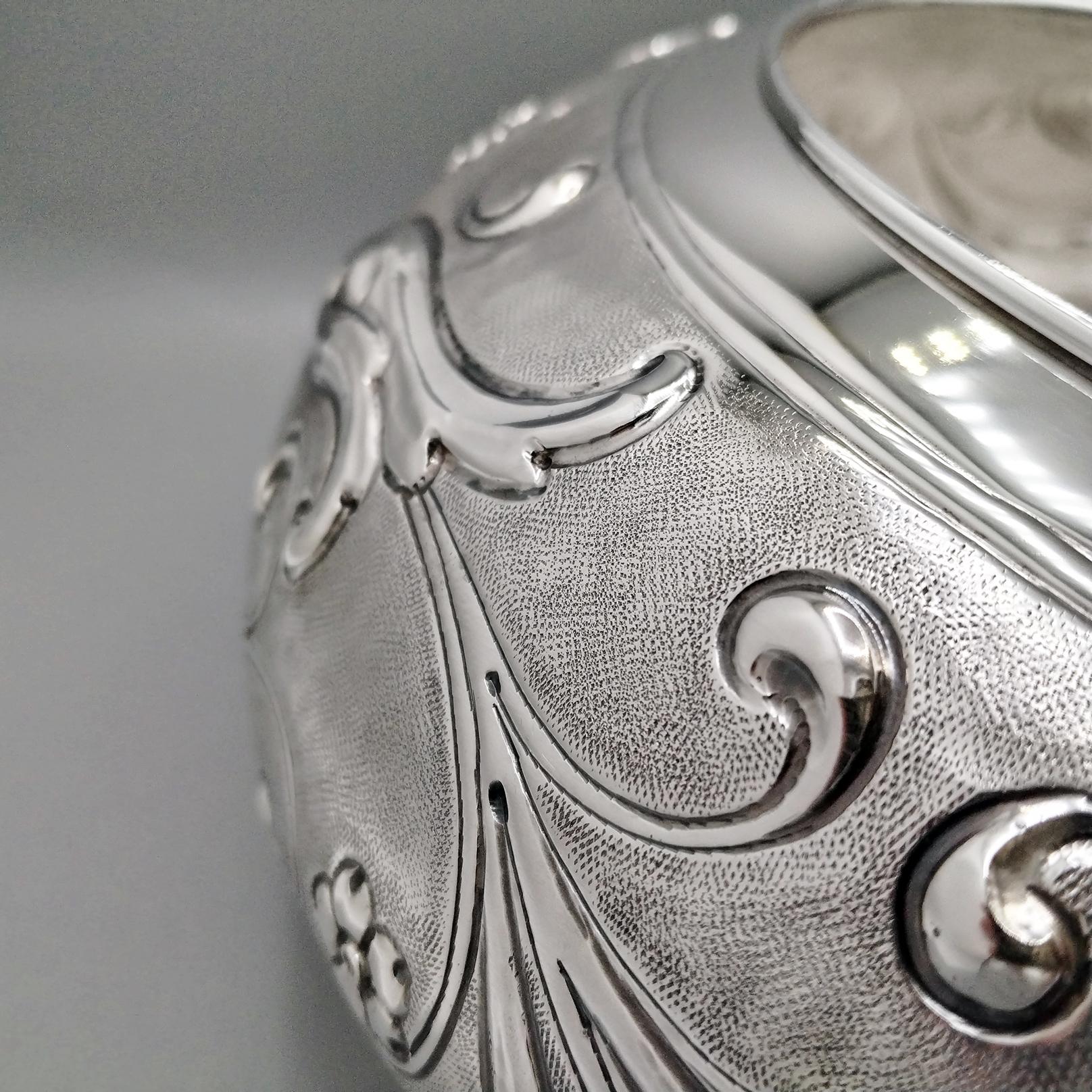 ItalienSterling Silber Tafelaufsatz mit Ranken und Blumen (Zeitgenössisch) im Angebot