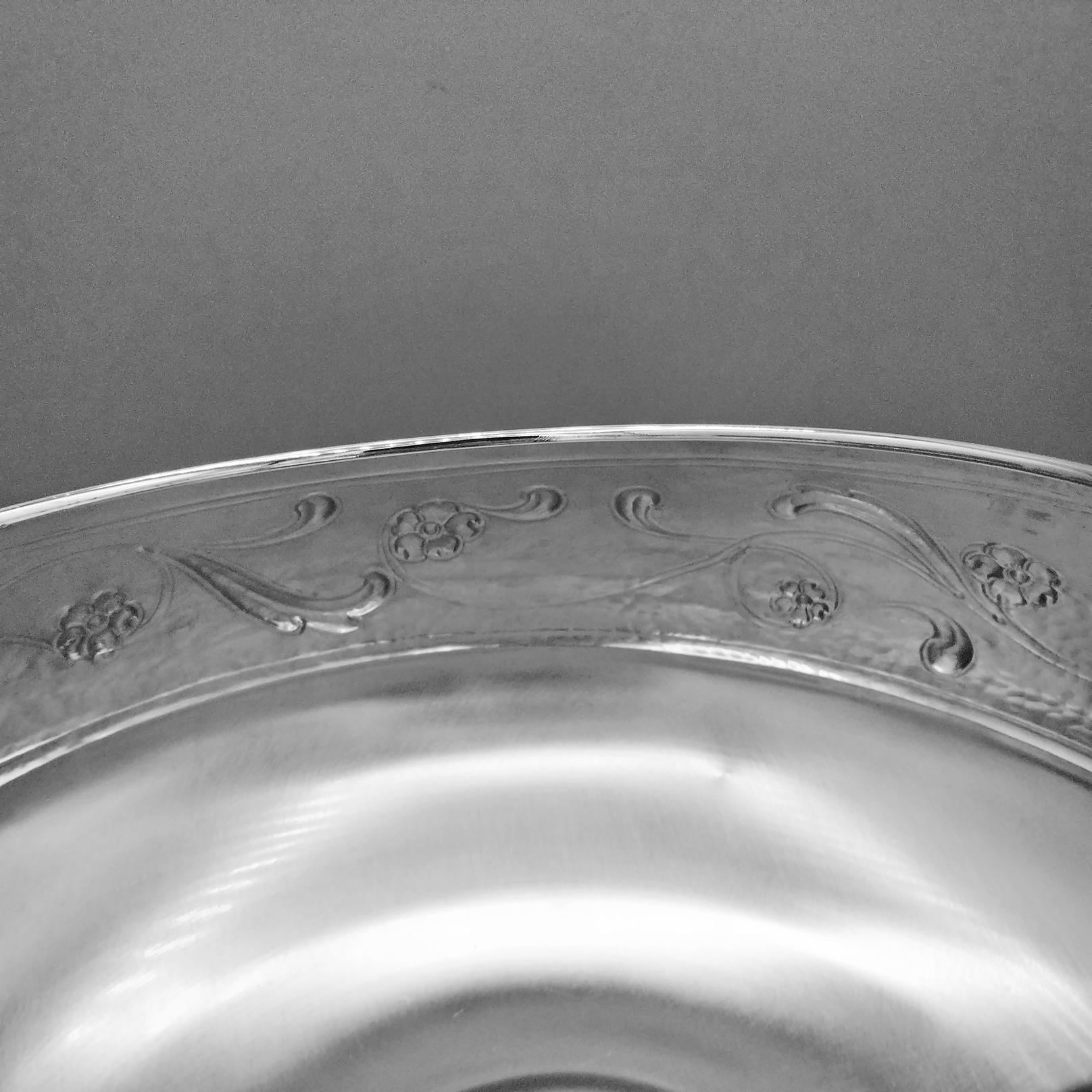 ItalienSterling Silber Tafelaufsatz mit Ranken und Blumen (Sterlingsilber) im Angebot