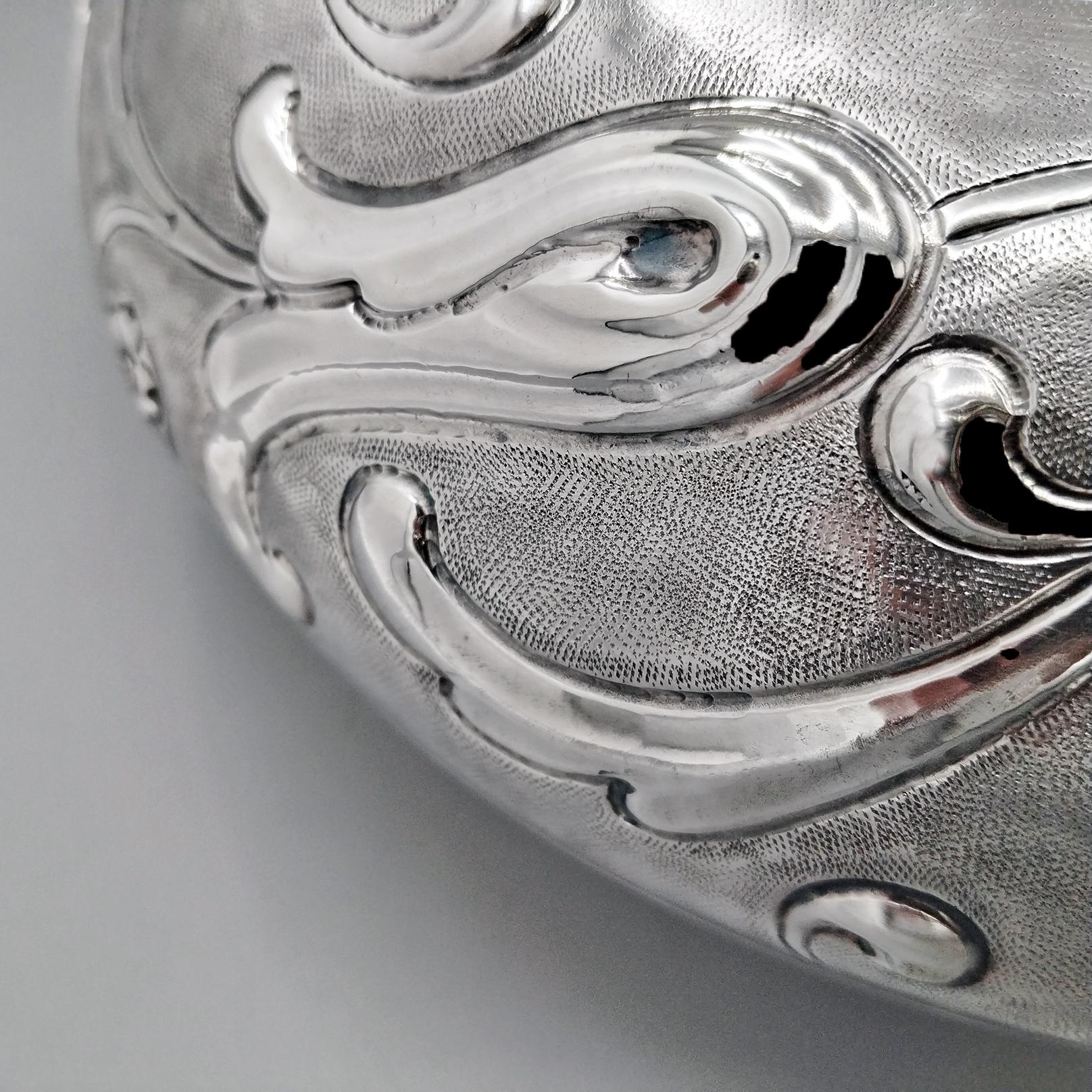ItalienSterling Silber Tafelaufsatz mit Ranken und Blumen im Angebot 1