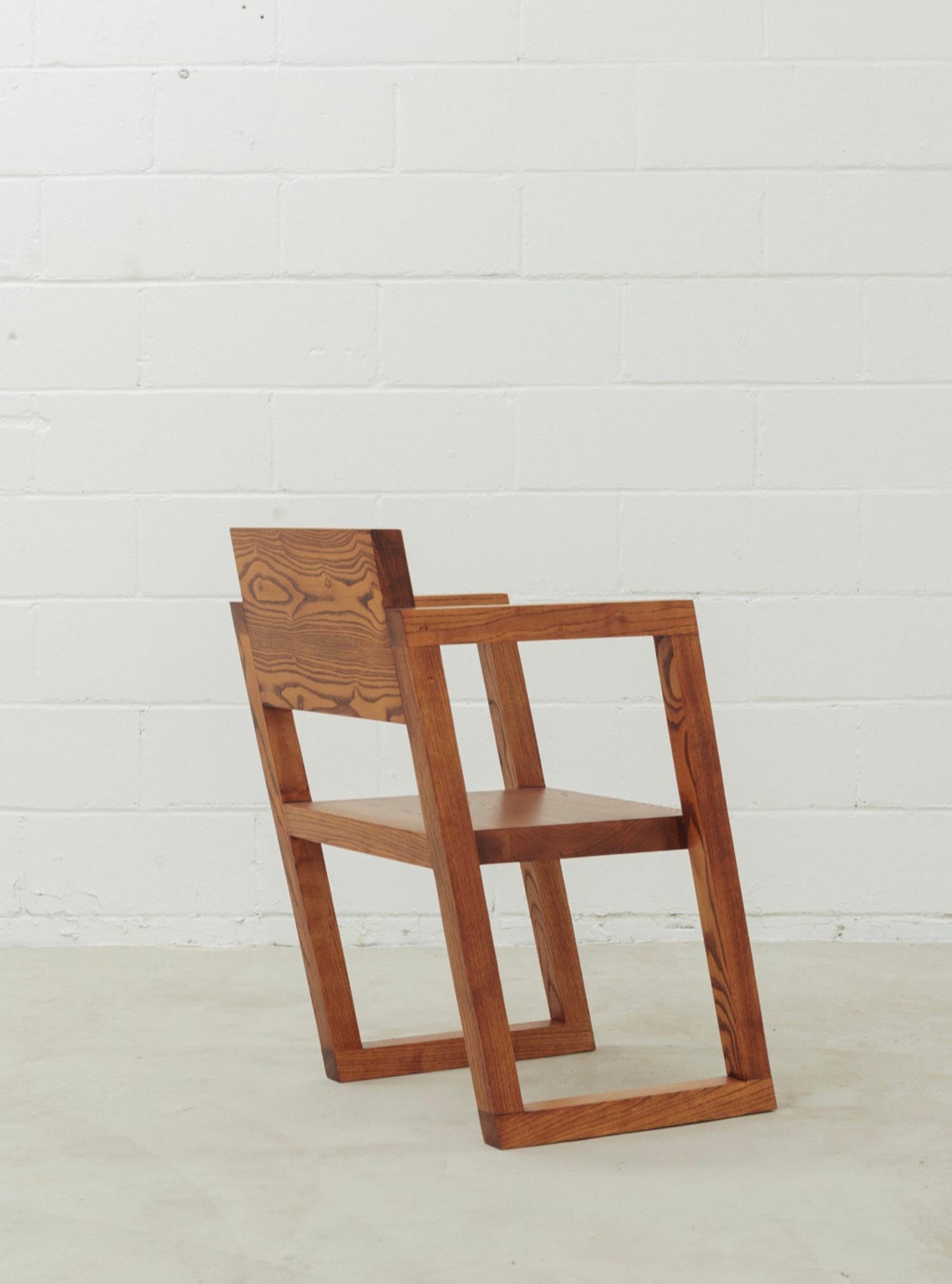 Chaise Italic contemporaine en bois de frêne Brown par Haris Fazlani en vente 2