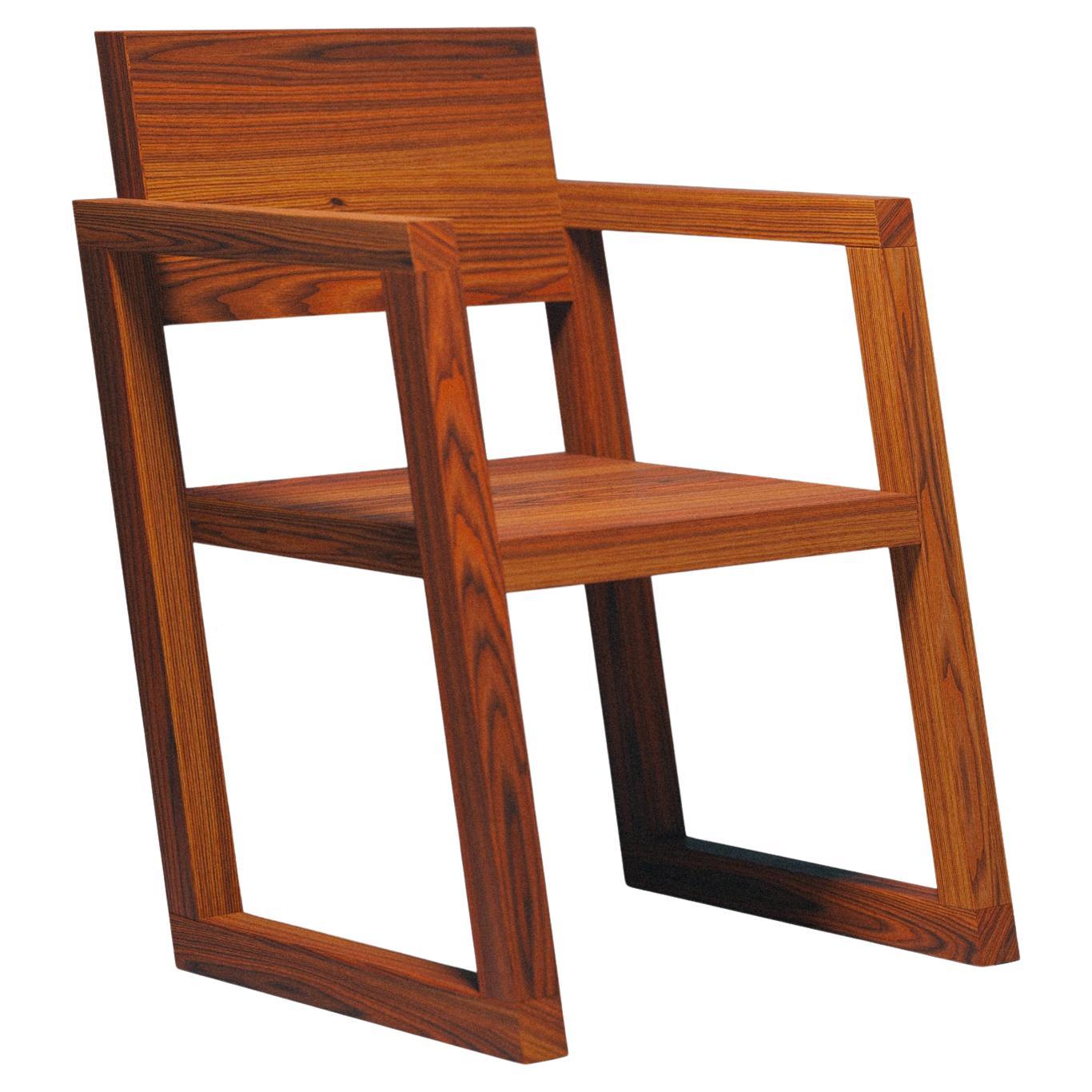 Chaise Italic contemporaine en bois de frêne Brown par Haris Fazlani en vente