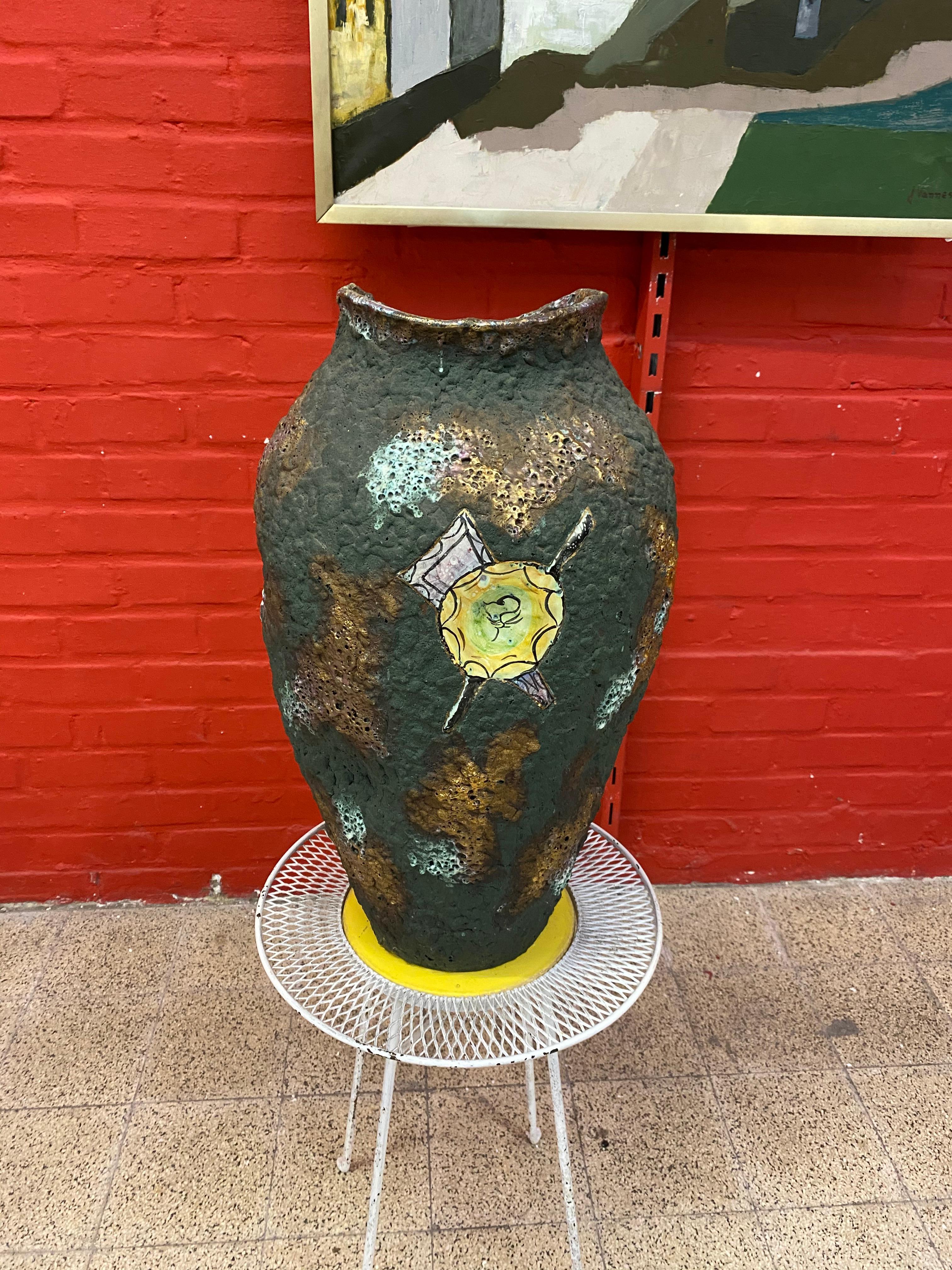 Italie, Very Large Ceramic Vase circa 1950/1960, Signature to Identify For Sale 1
