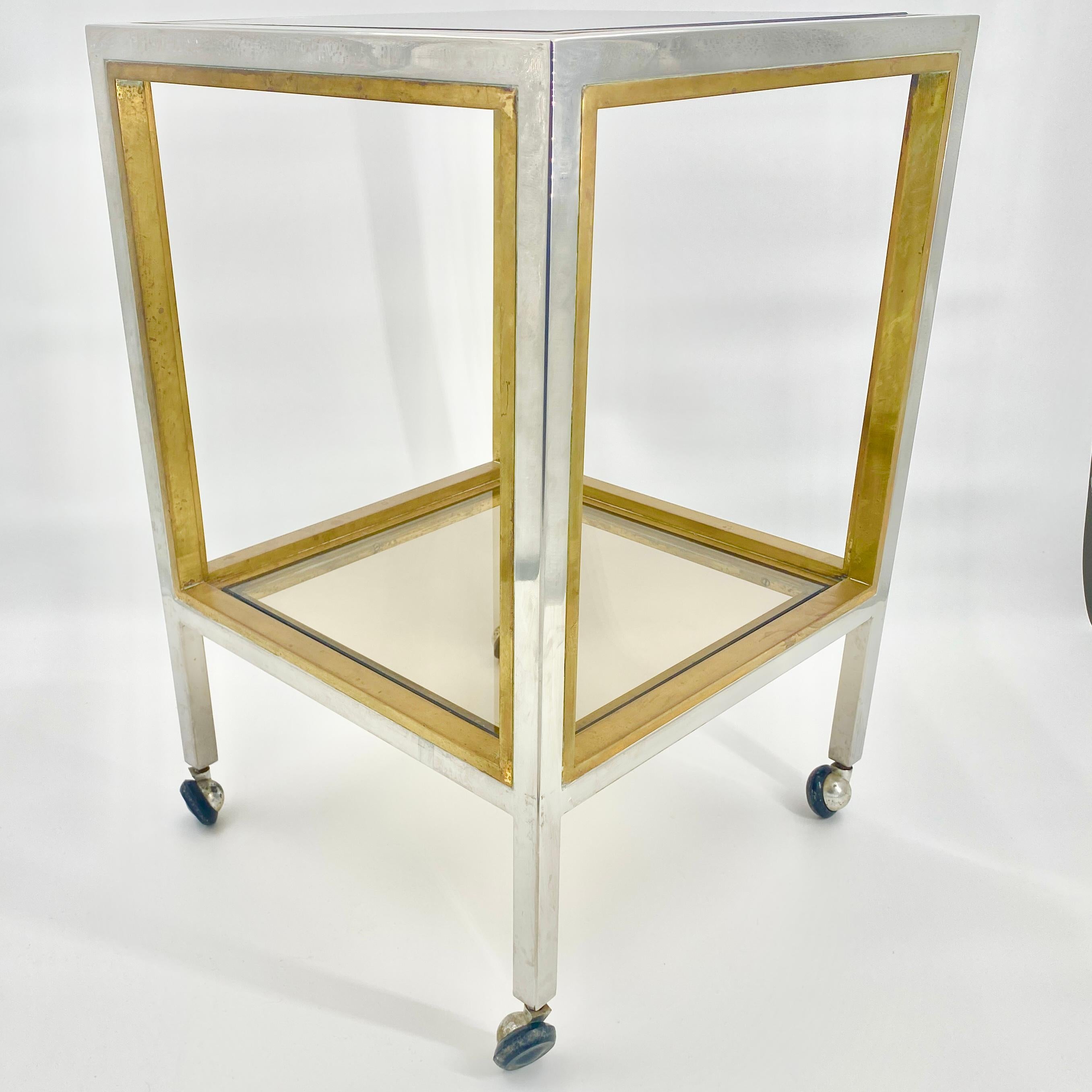 Italien Set of 3 Nesting Tables in Brass Chrome and Smoked Glass For Sale 8