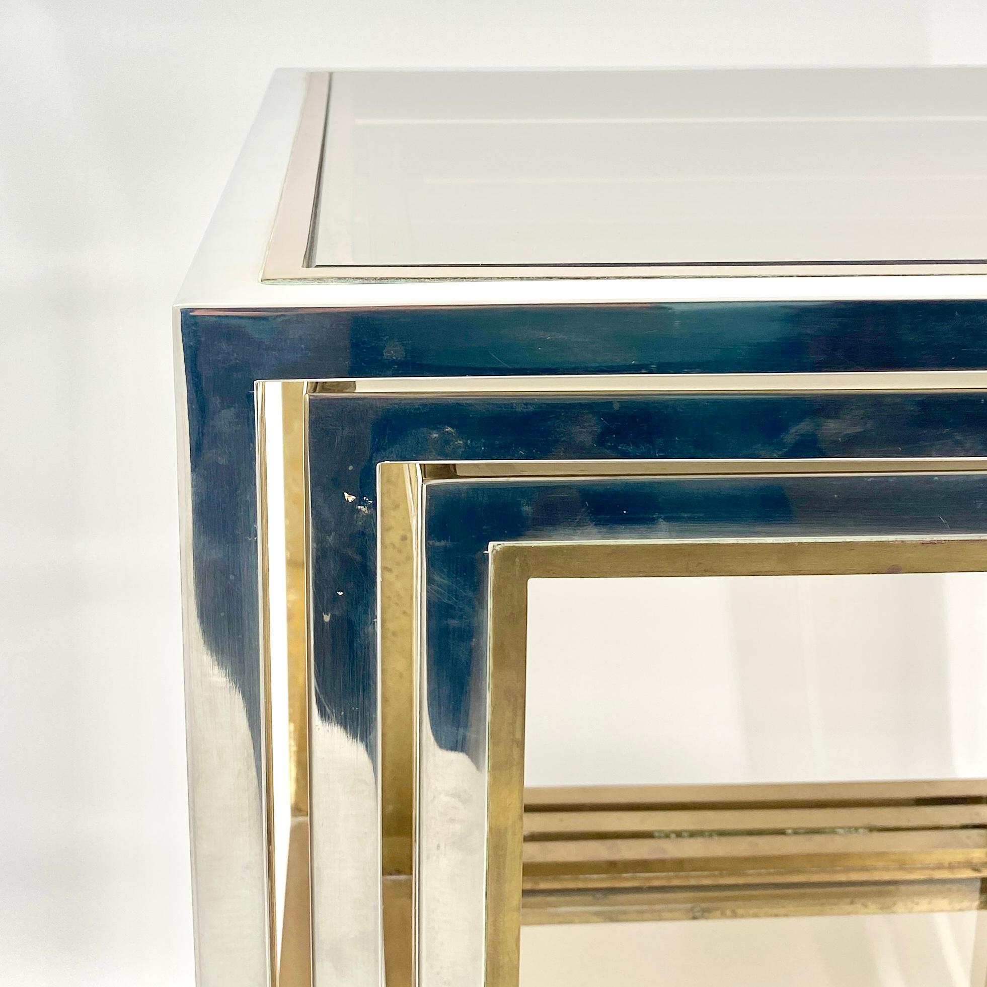 Italien Set of 3 Nesting Tables in Brass Chrome and Smoked Glass In Good Condition For Sale In Haddonfield, NJ