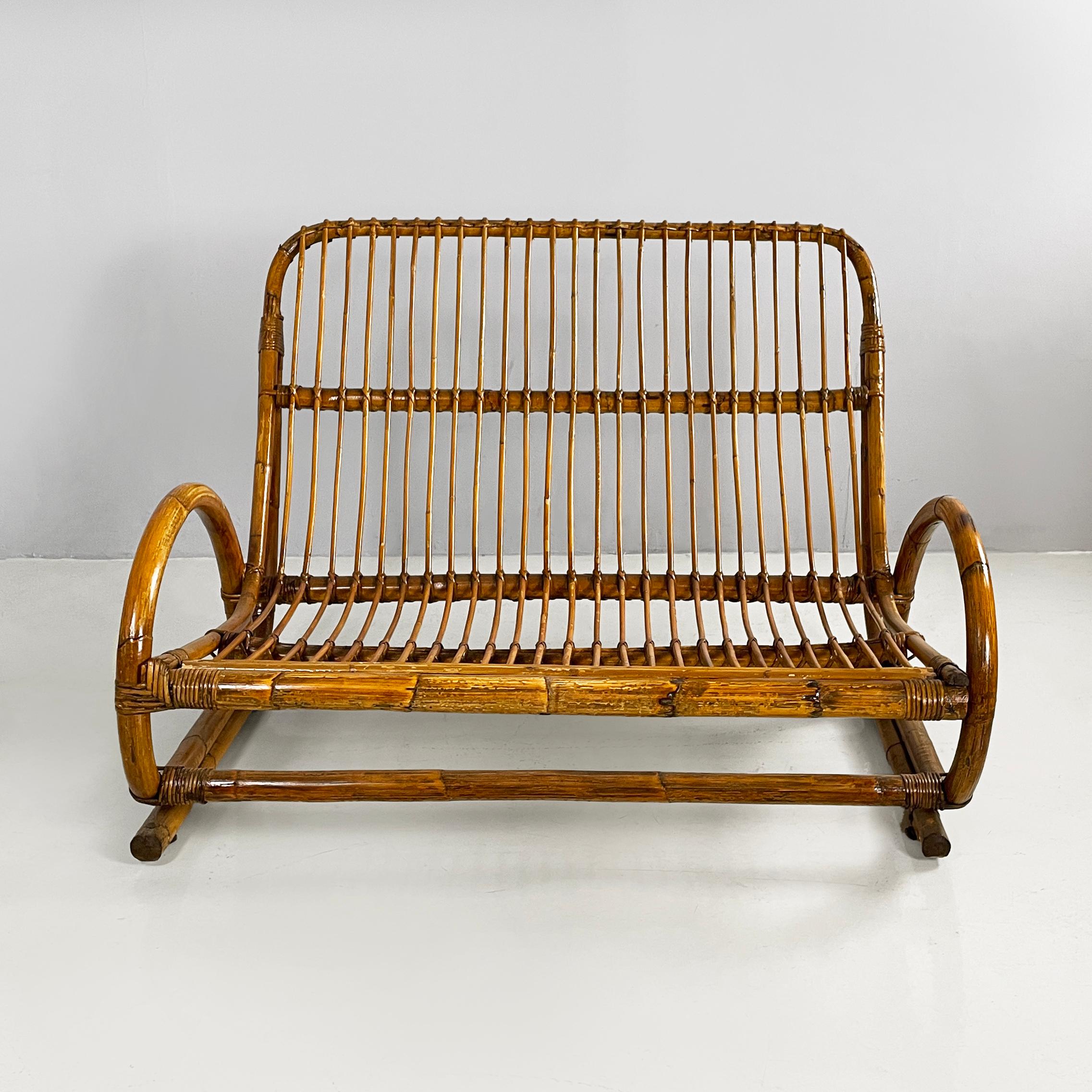 Panchina da giardino italiana di metà secolo in rattan, anni '60
Panca a due posti interamente in rattan finemente intrecciato. La seduta, i braccioli e lo schienale sono curvi. Suitable for outdoor use such as in the garden.
1960s. 
Buone