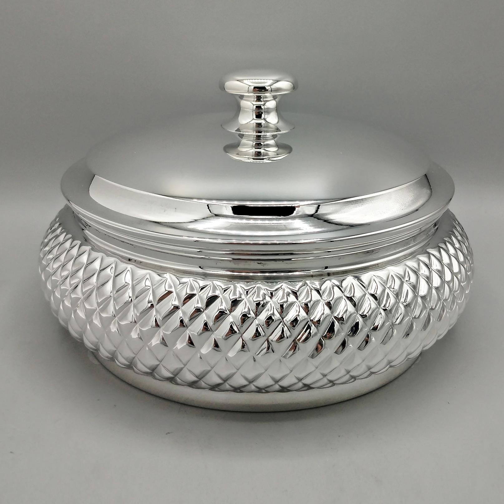 Round box in 800 silver.
The sweets box is round and rounded.
The body has been worked with a diamond or rhombus pattern.
This type of workmanship makes the object very bright and shiny as each single and small facet mirrors the one next to it. The