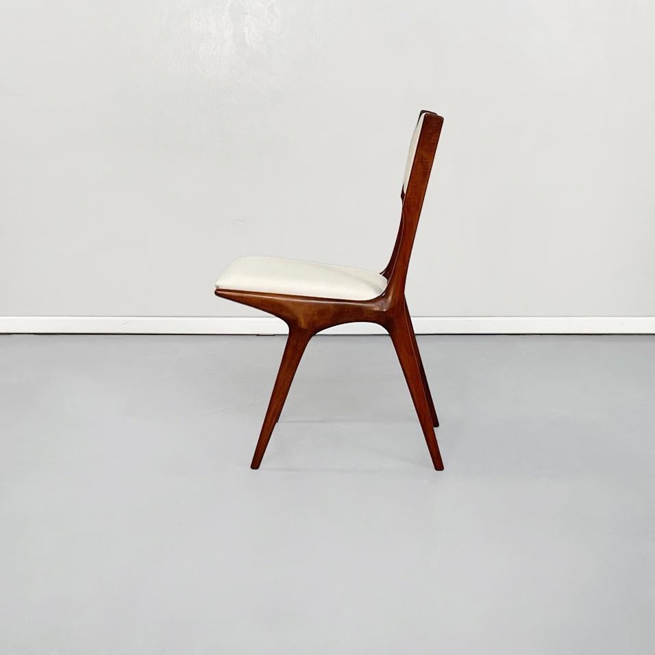 Italienische italienische Mid-Century-Modern-Sessel aus weißem Stoff und N-Holz von De Carli Cassina, 1958 (Mitte des 20. Jahrhunderts) im Angebot